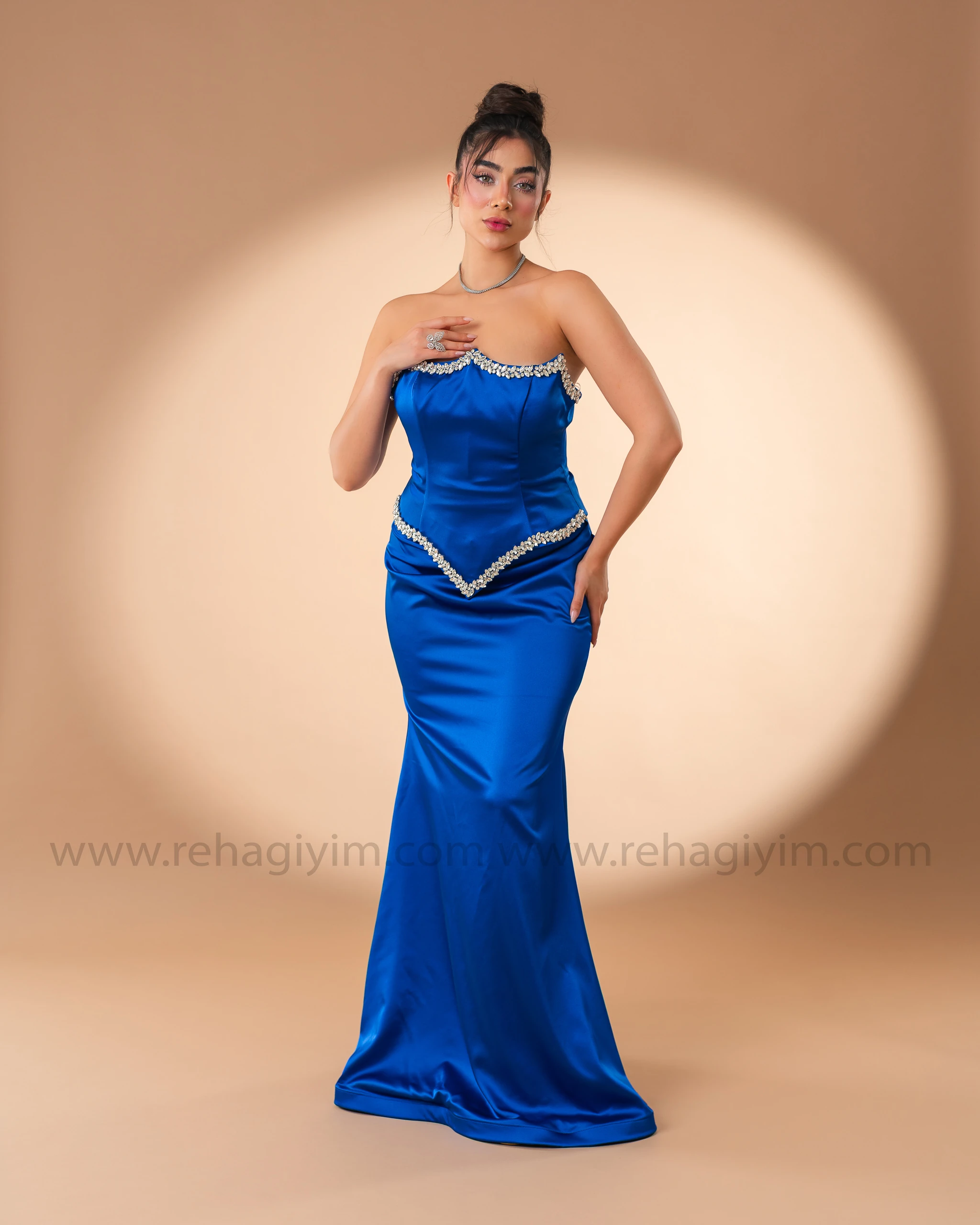 Taş İşlemeli Straplez Saten Abiye Elbise - Saks