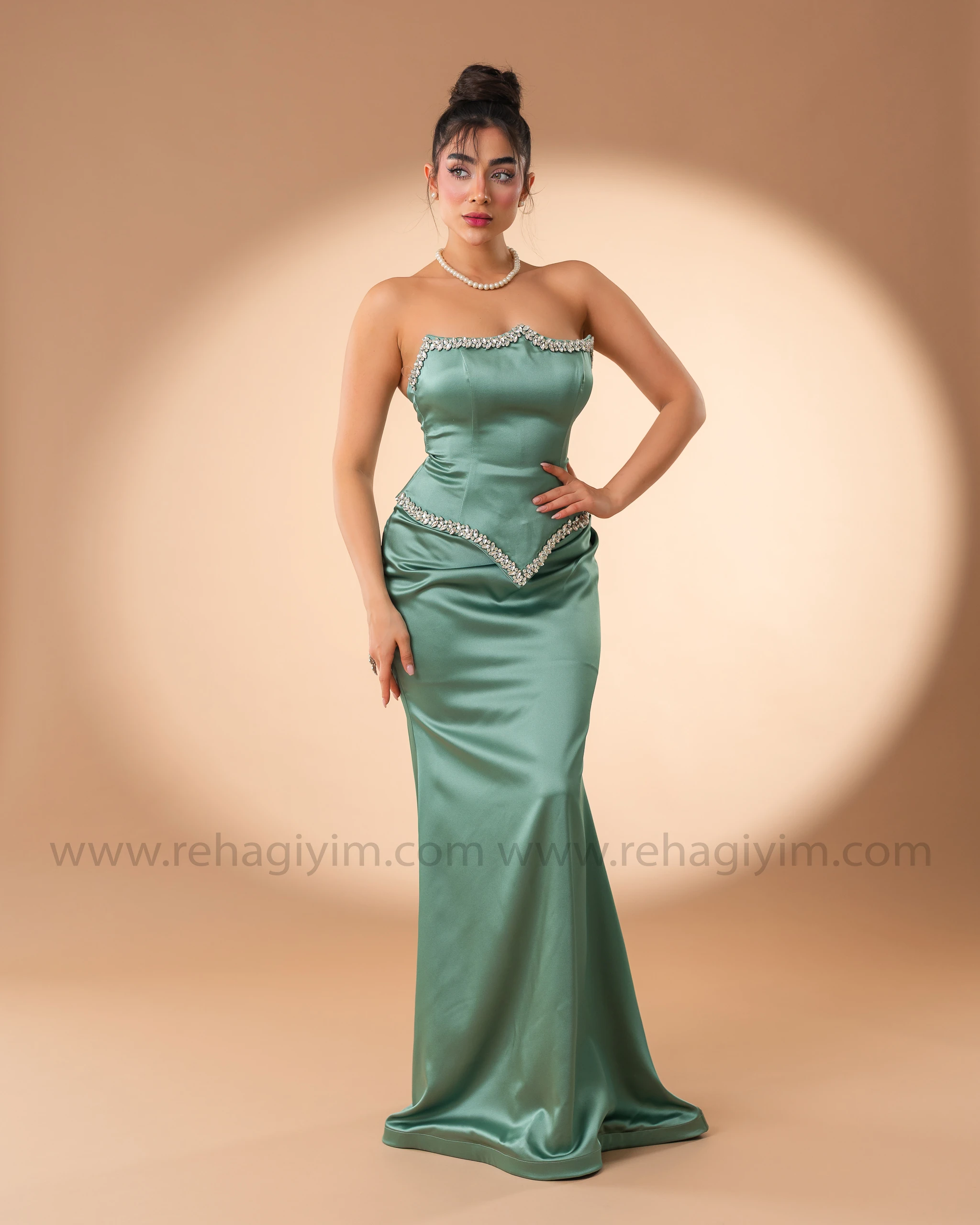Taş İşlemeli Straplez Saten Abiye Elbise - su yeşili
