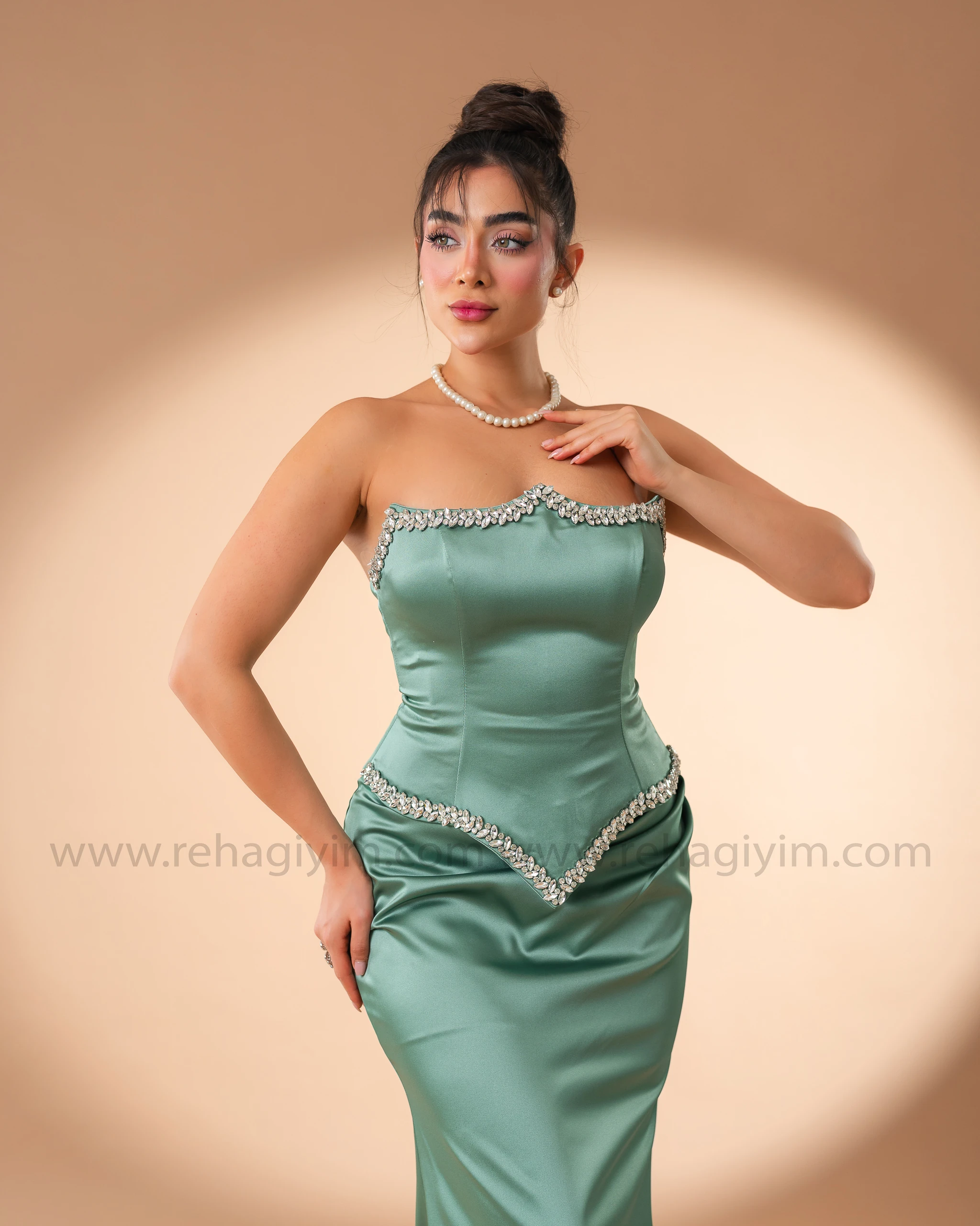 Taş İşlemeli Straplez Saten Abiye Elbise - su yeşili