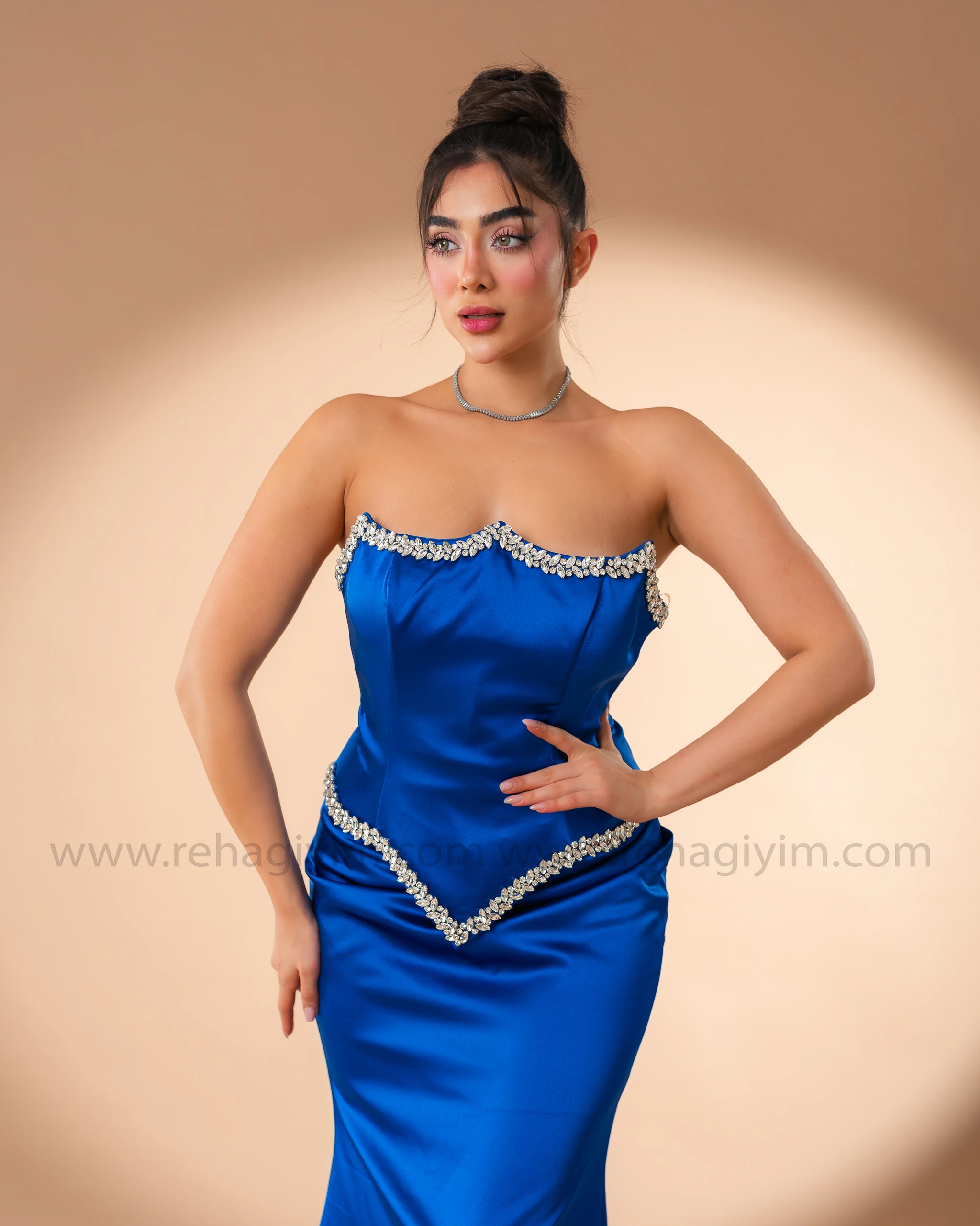 Taş İşlemeli Straplez Saten Abiye Elbise - Saks