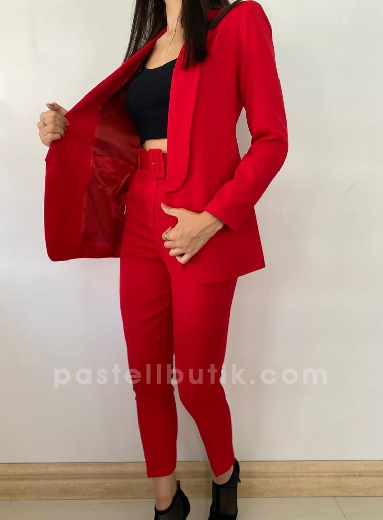 Astarlı Kemerli Blazer Takım