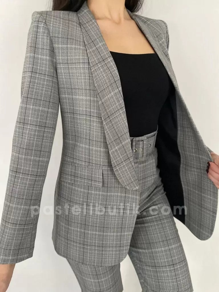 Astarlı Kemerli Blazer Takım - Ekose Desenli