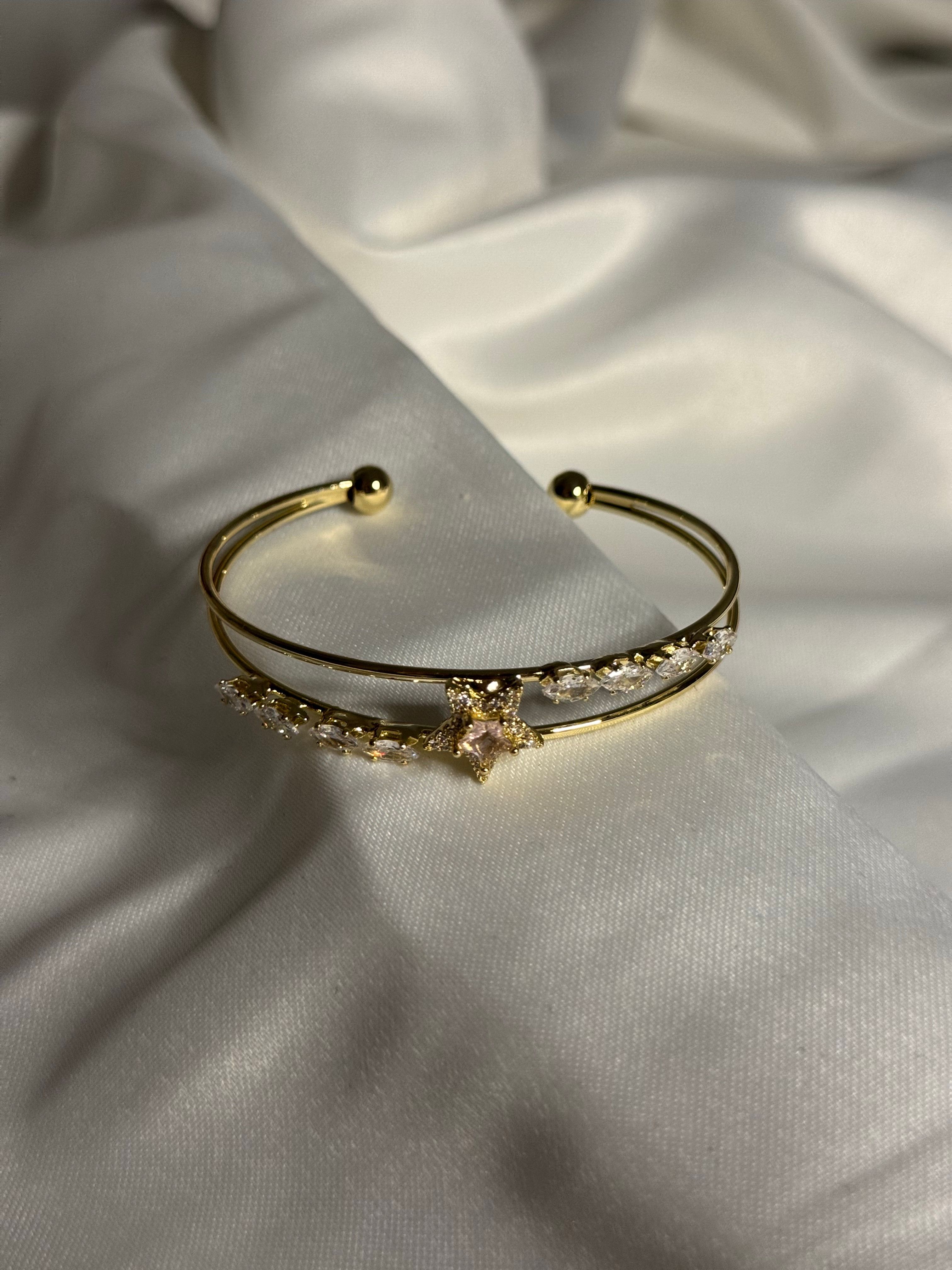YILDIZLI GOLD KELEPÇE