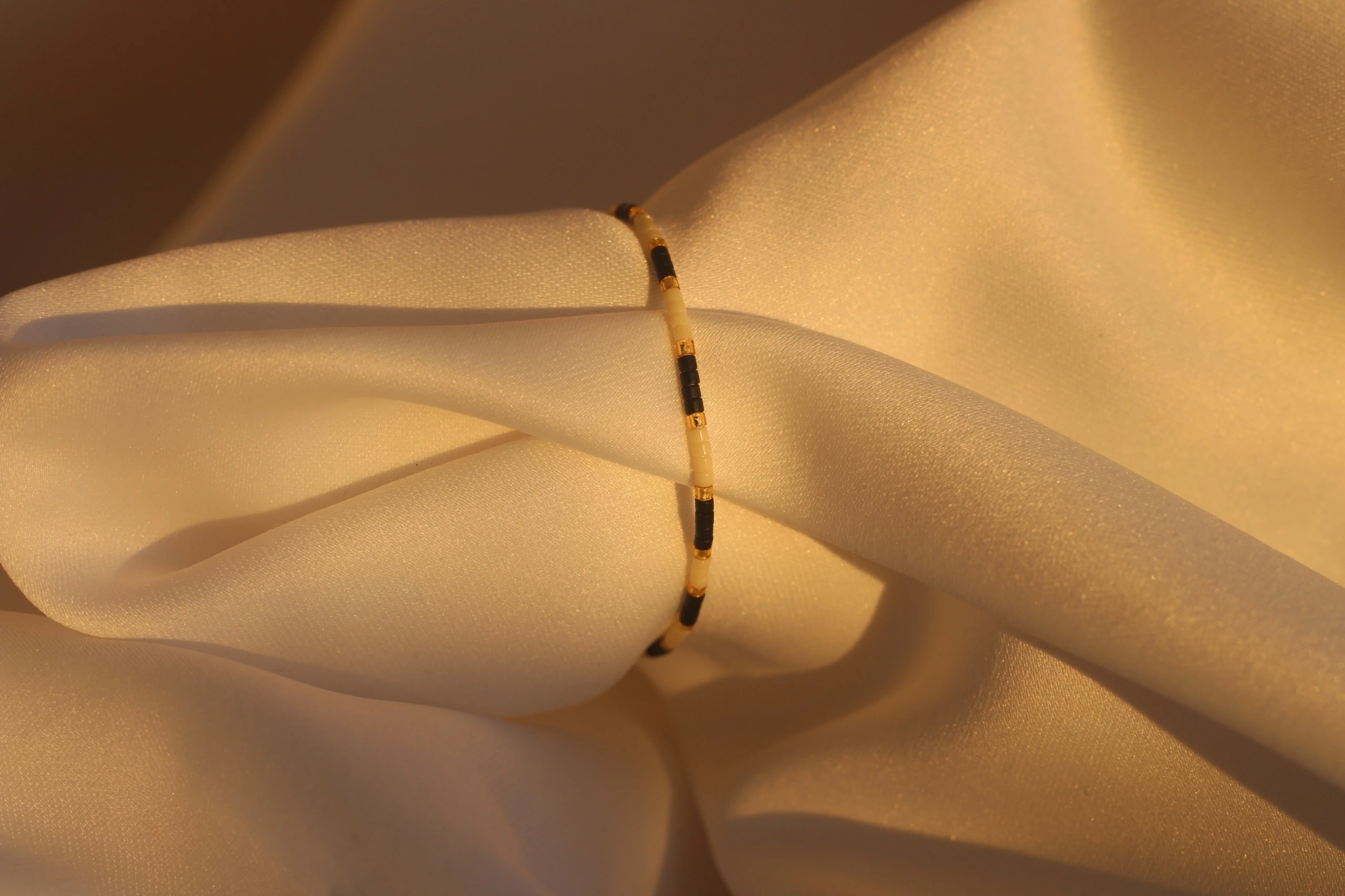 Dizi Serisi - Siyah + Beyaz + Altın