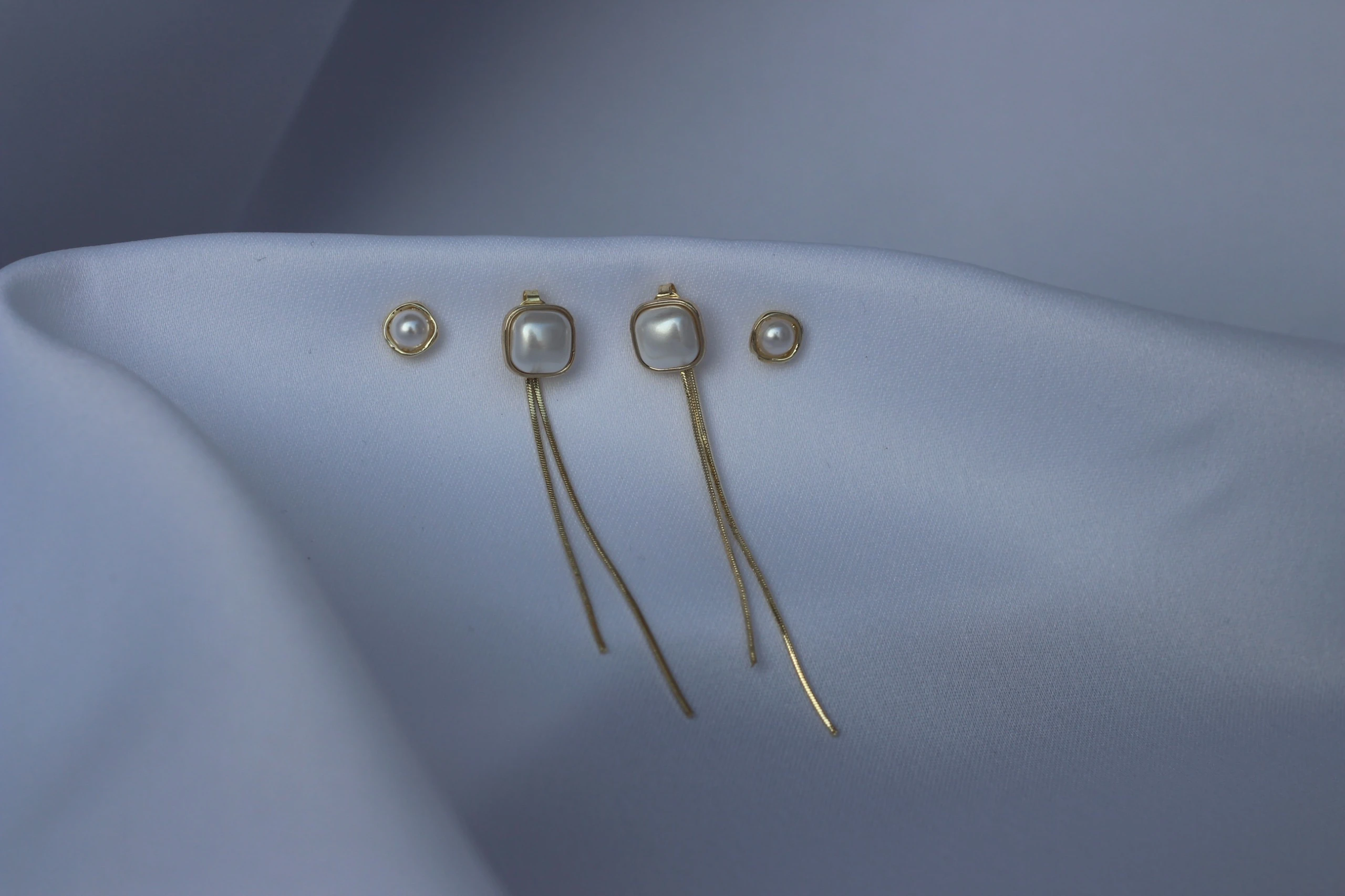 Minimalist Sarkıt Küpe Seti - Gold