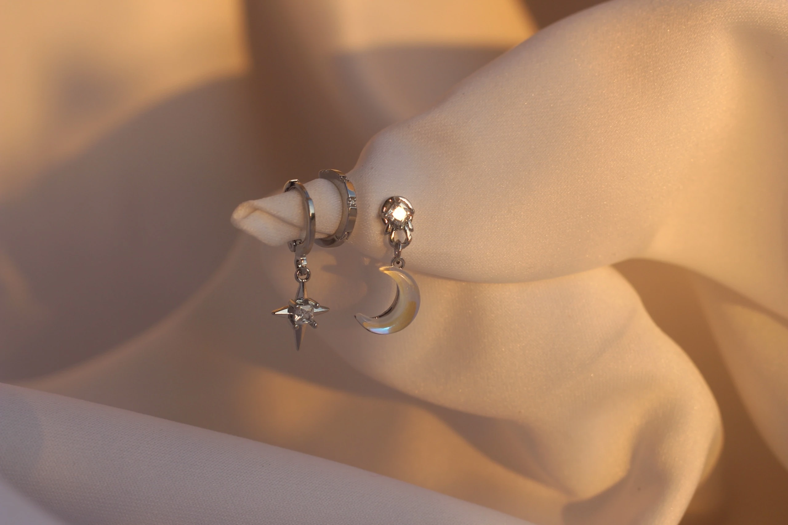 Ay ve Yıldız Asimetrik Küpe Seti - Silver