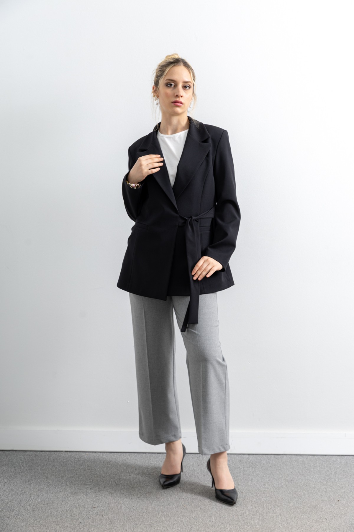 Kadın Bağlamalı Kuşak Detaylı Blazer Ceket image