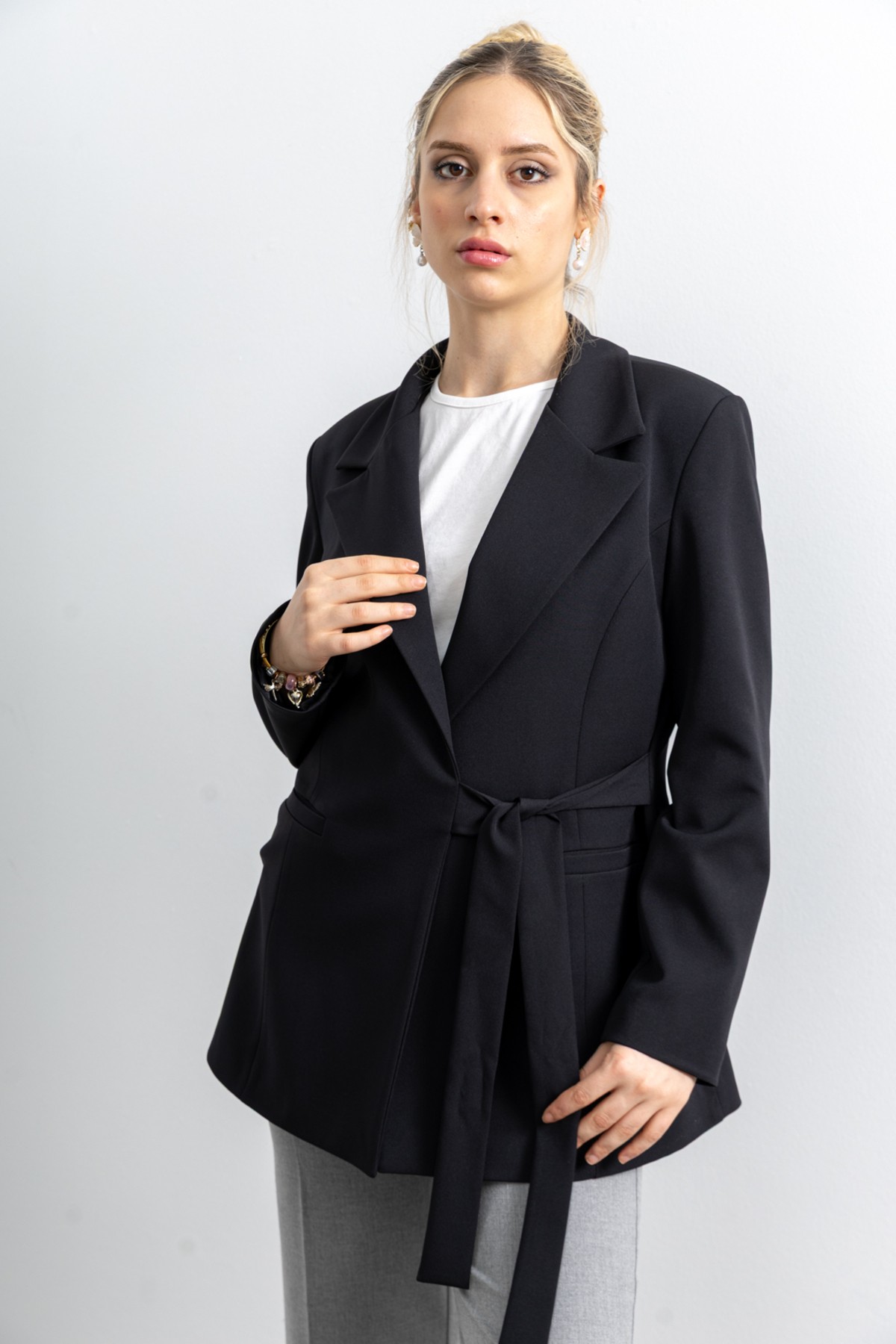 Kadın Bağlamalı Kuşak Detaylı Blazer Ceket