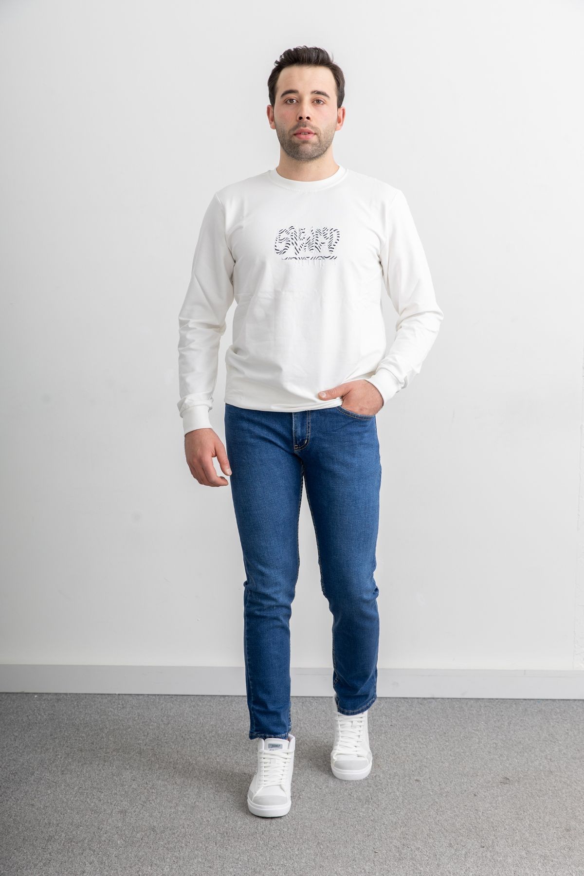 Erkek 8310 Sıfır Yaka Uzun Kollu Baskılı Sweatshirt image