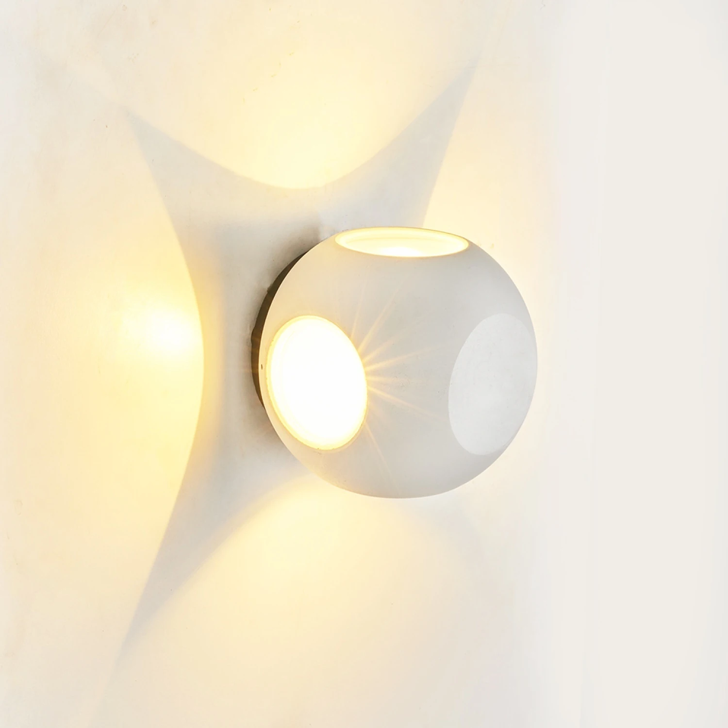 Özcan Aydınlatma 4 Yönlü Messi Duvar Aplik - Beyaz