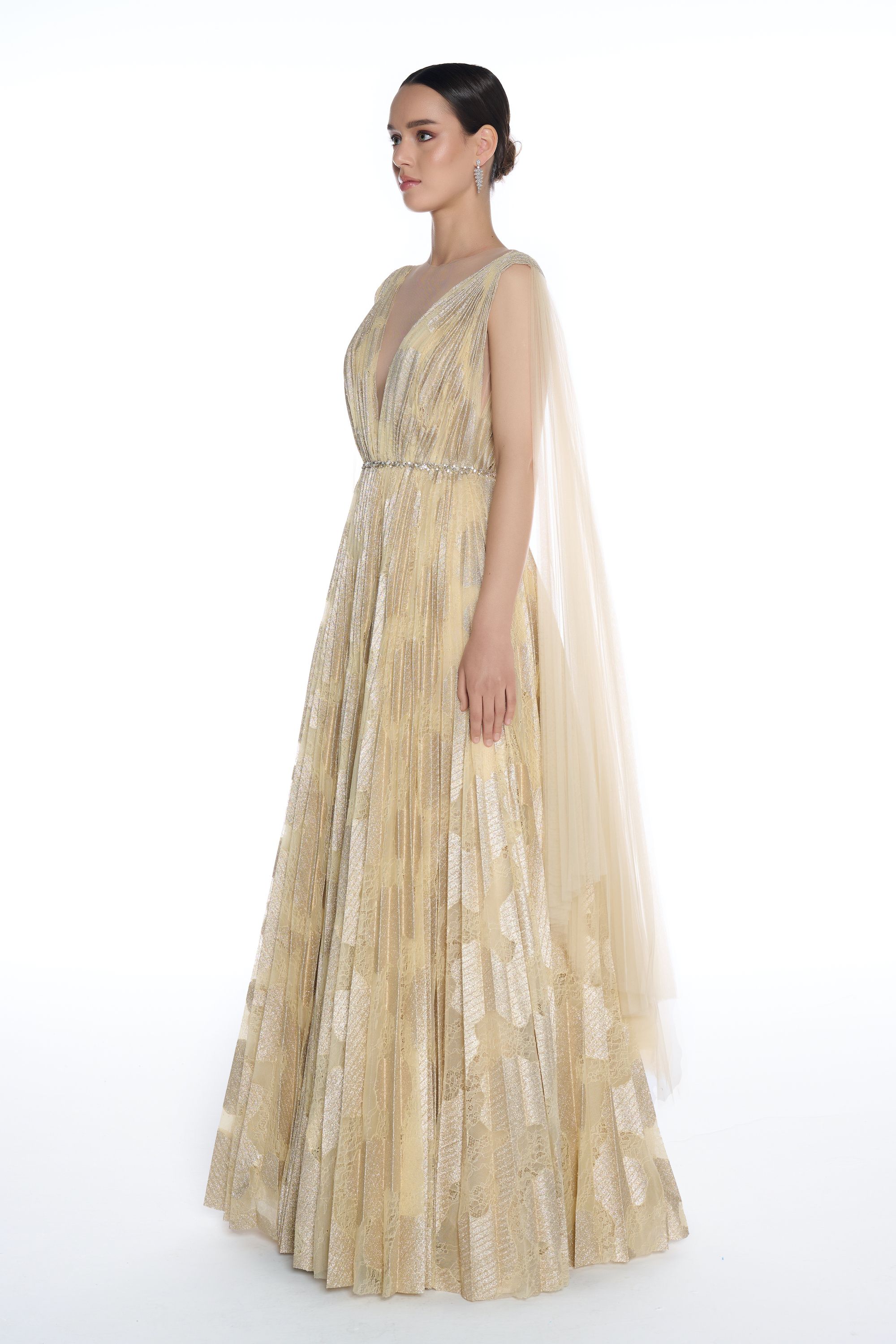 R37 - Deep V-Neckline, Puffed Shoulders, Waist Adorned with Stone Embroidery, Complete Patterned Pleated Lace, Long Dress