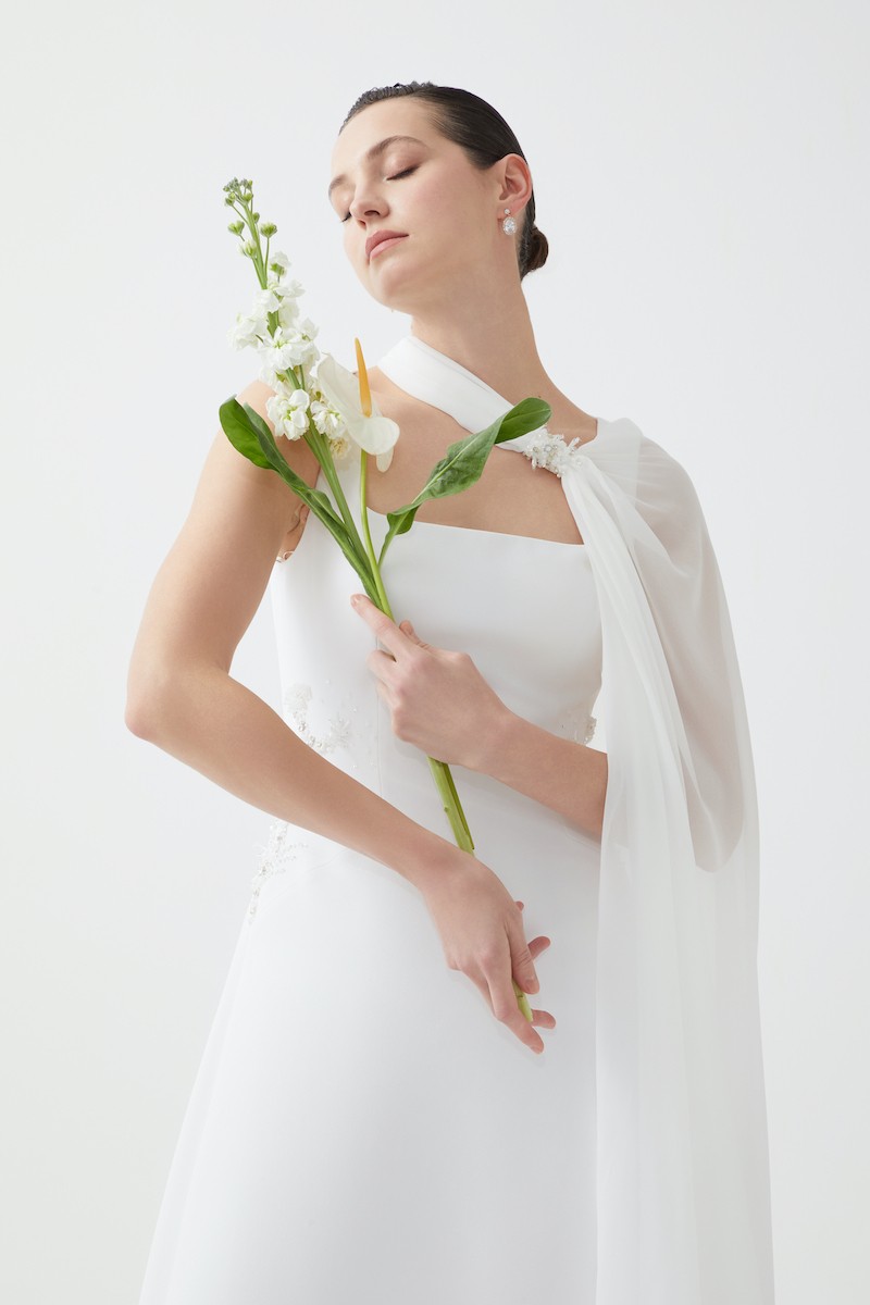 R86 - Square Neckline, Removable Chiffon Cape on the Shoulder, Hand-Embroidered Waist Detail, A-Line, Full-Length Dress