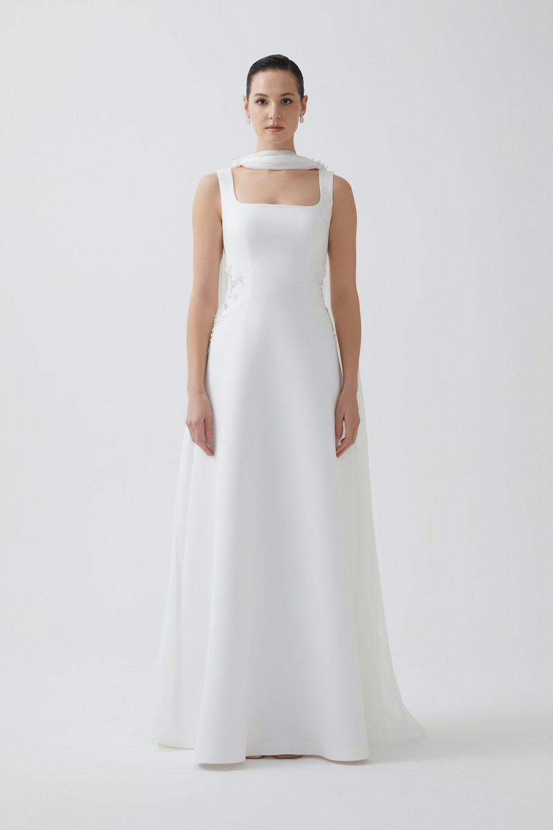 R86 - Square Neckline, Removable Chiffon Cape on the Shoulder, Hand-Embroidered Waist Detail, A-Line, Full-Length Dress