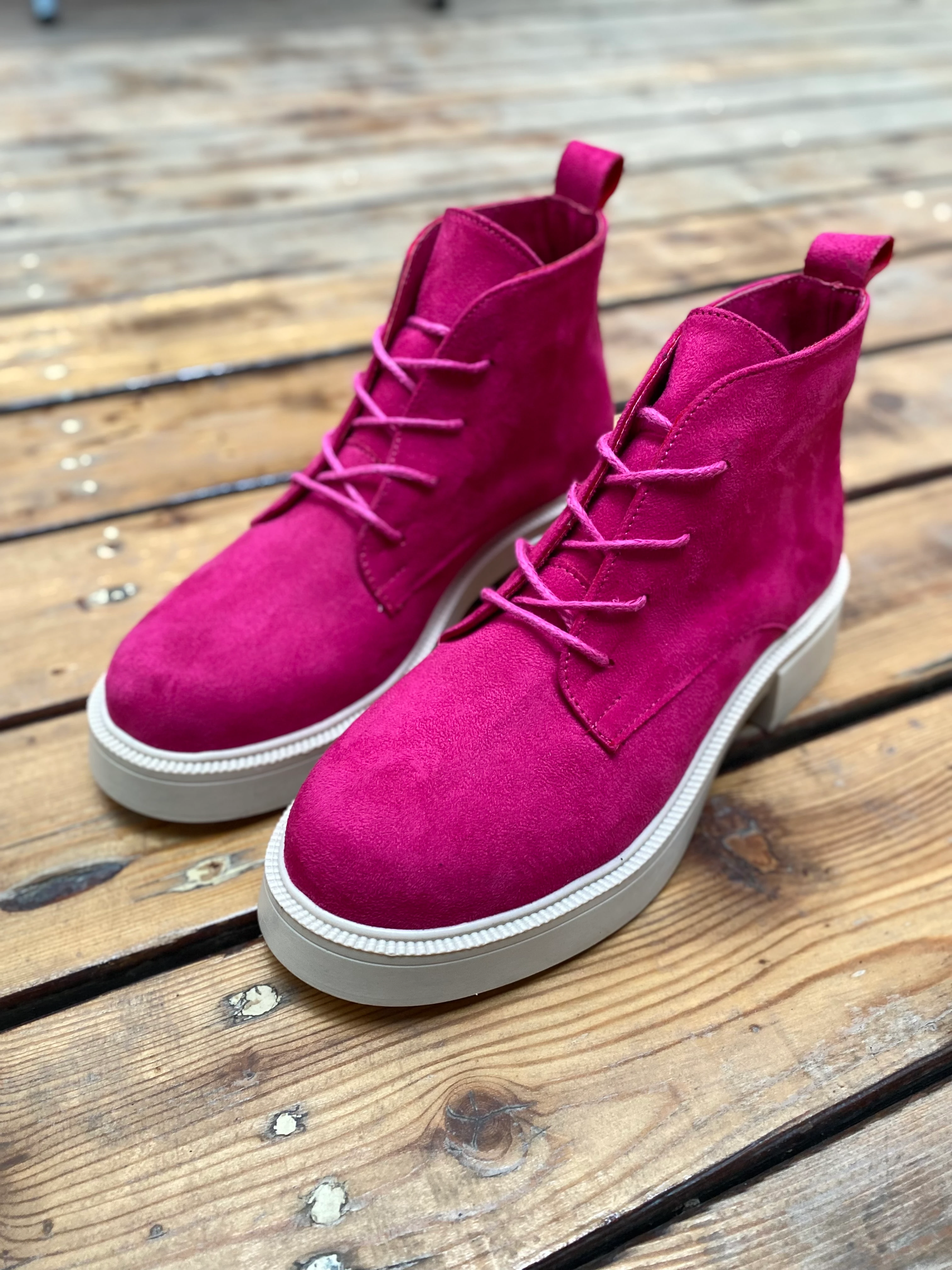 Kauçuk Taban Nubuk Bağcıklı Bot