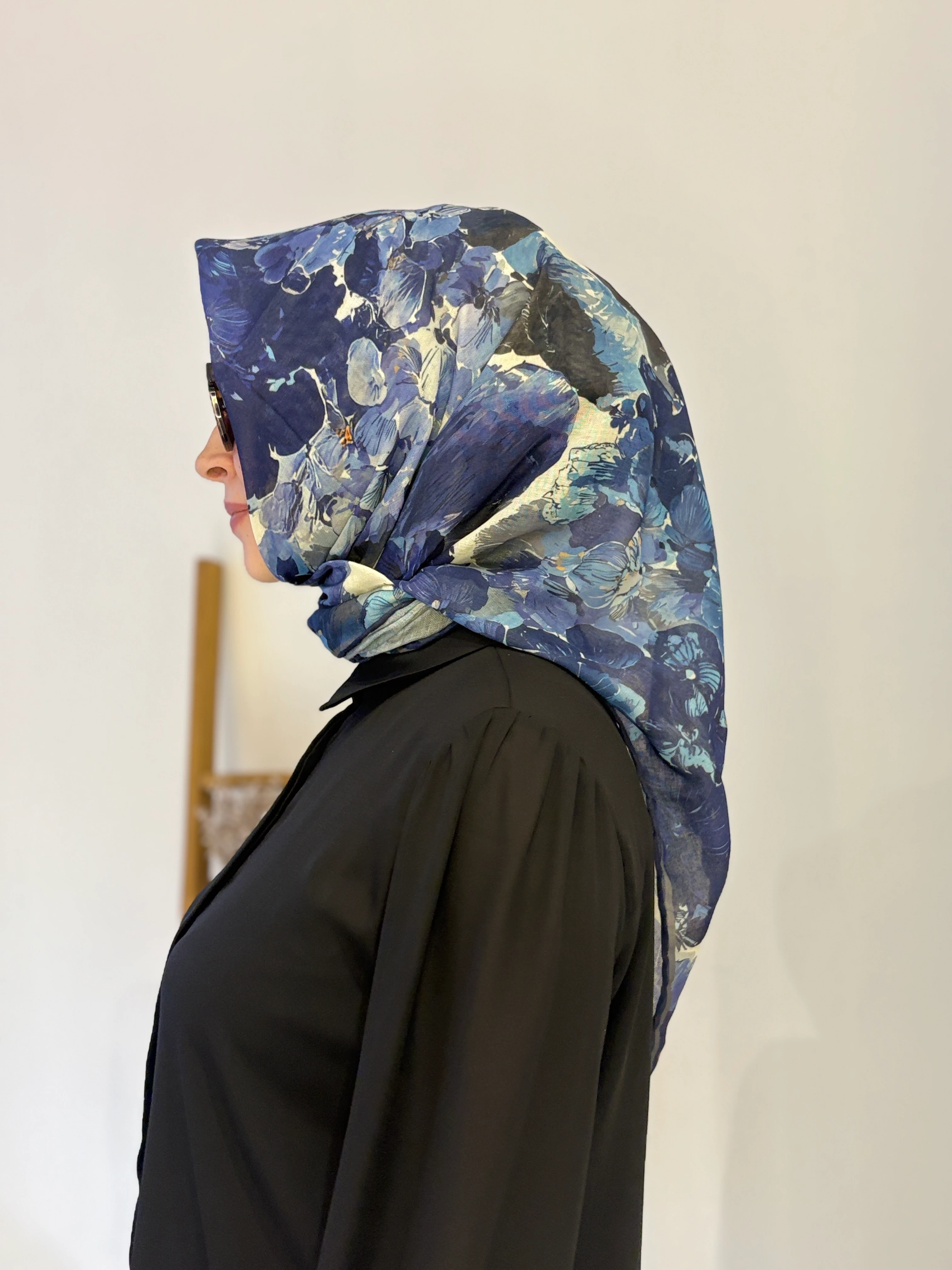 Locella Soft Eşarp - Lacivert çiçekli