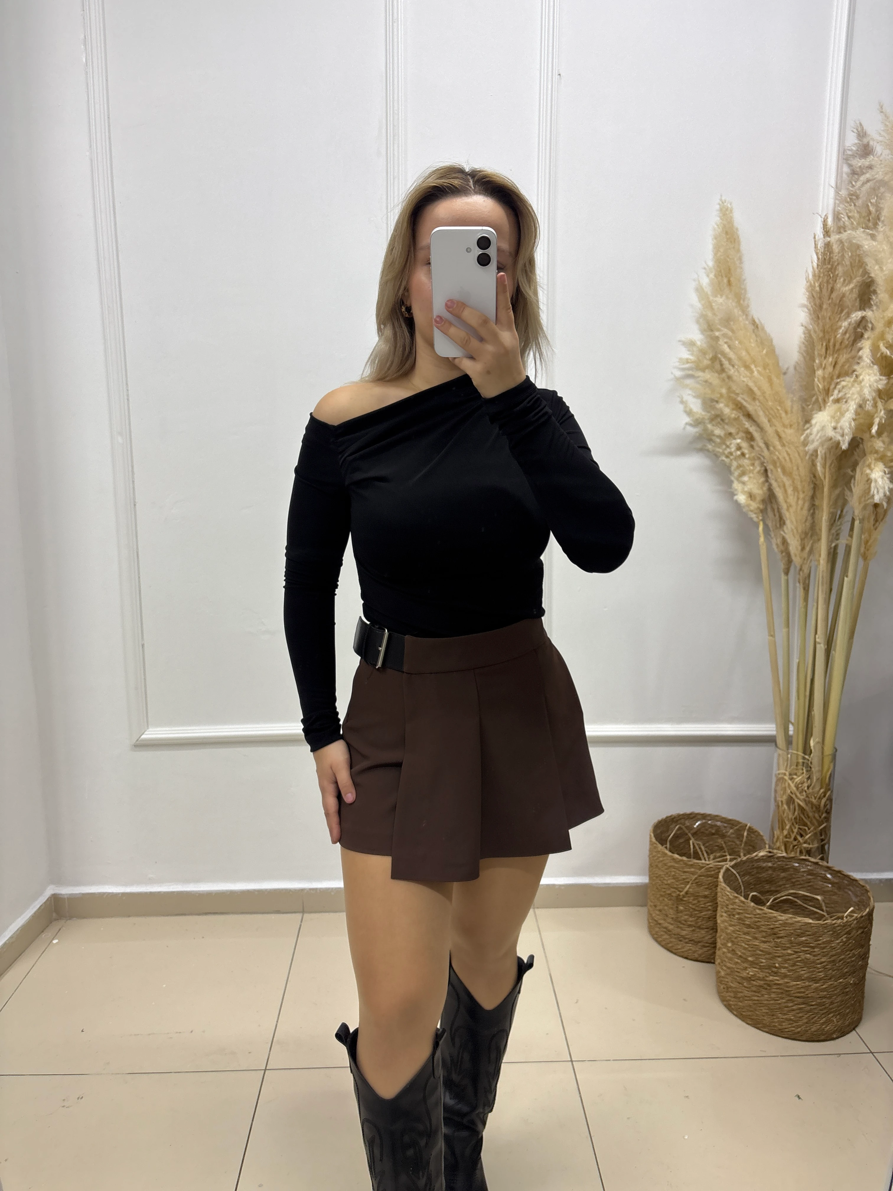 6003 KEMER DETAYLI KAHVERENGİ SÜPER MİNİ ŞORT ETEK