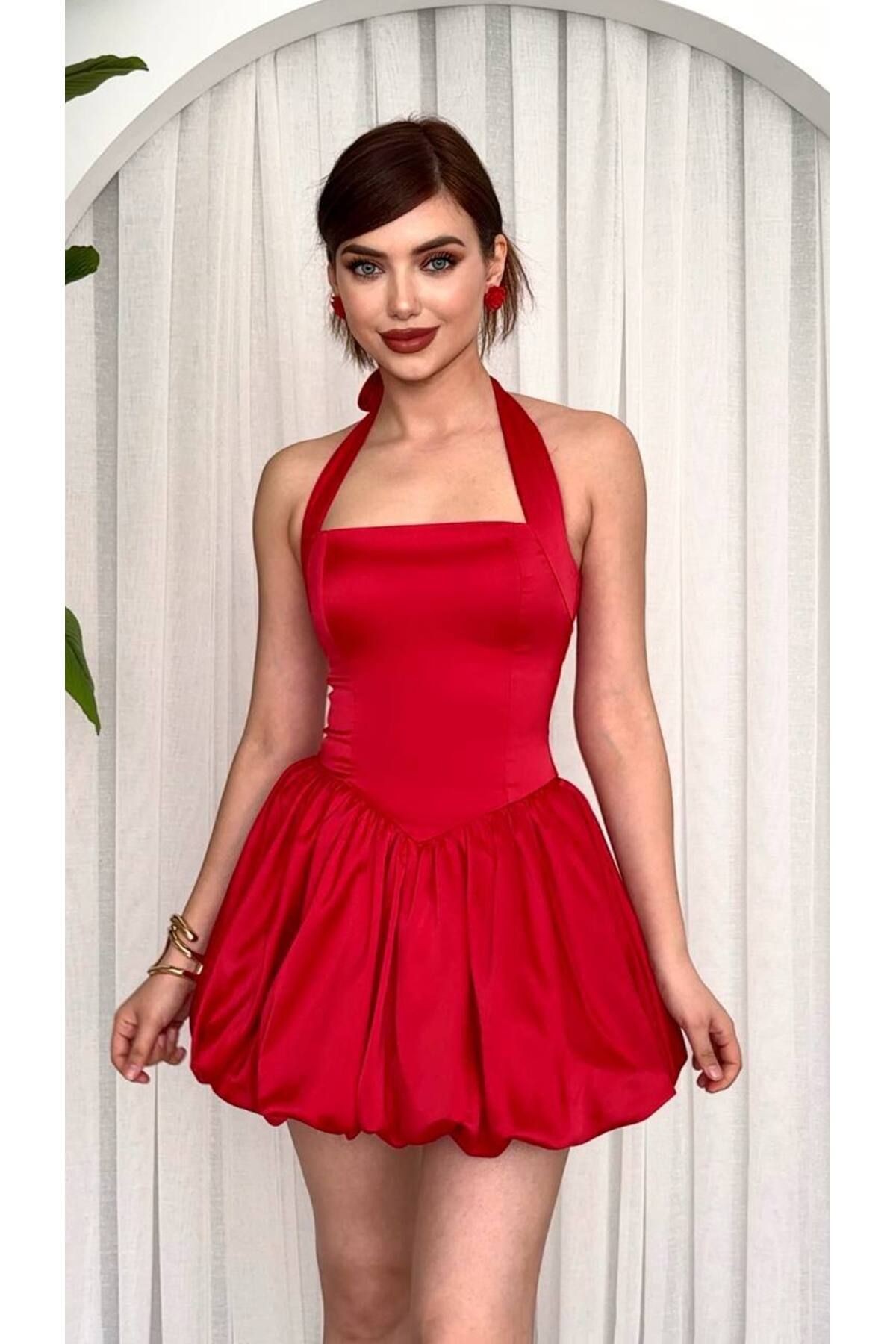 Kırmızı mini saten tasarım elbise