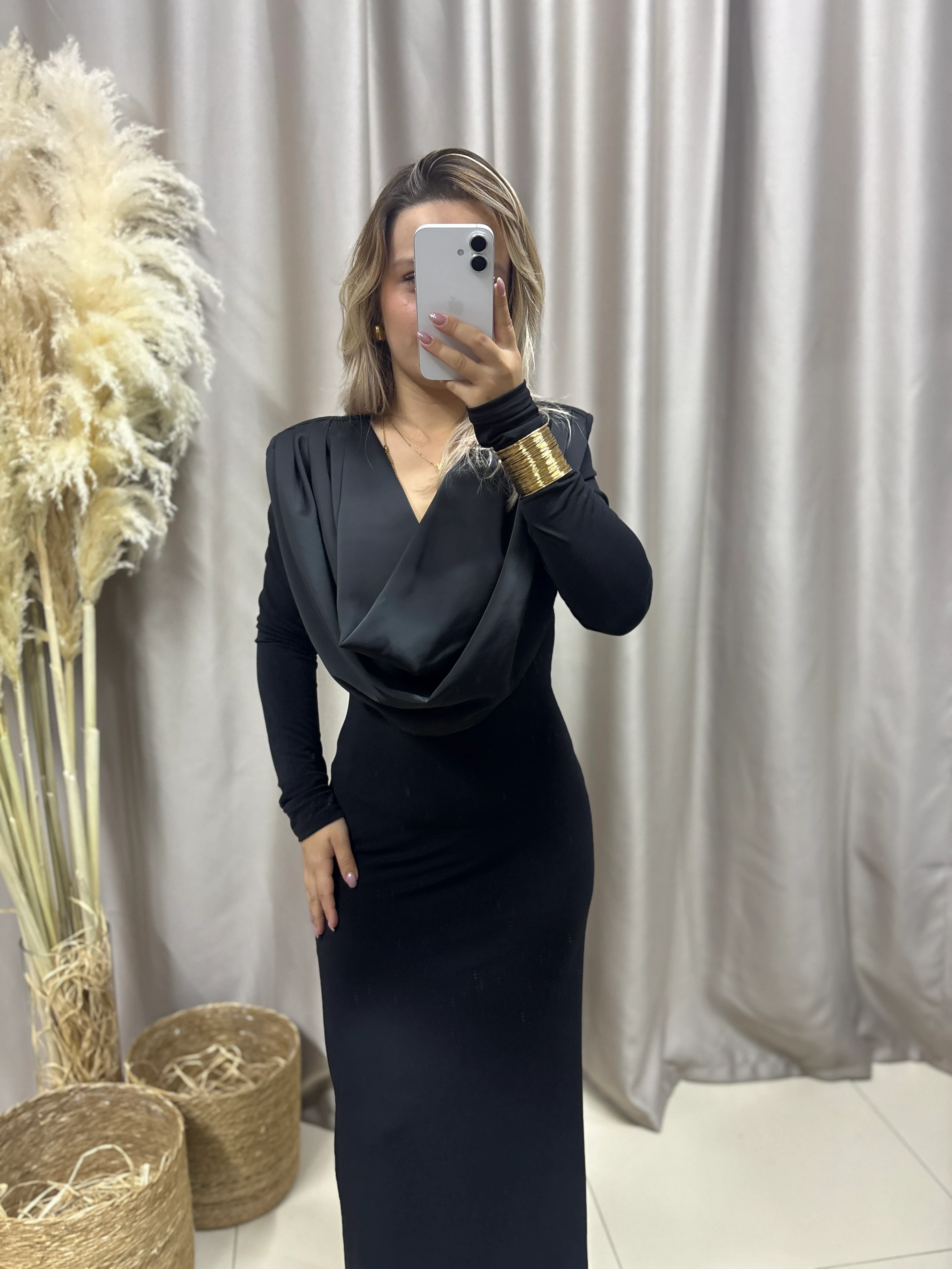 YAKA SATEN DETAYLI DEGAJE SİYAH CANDY KUMAŞ ELBİSE 252649