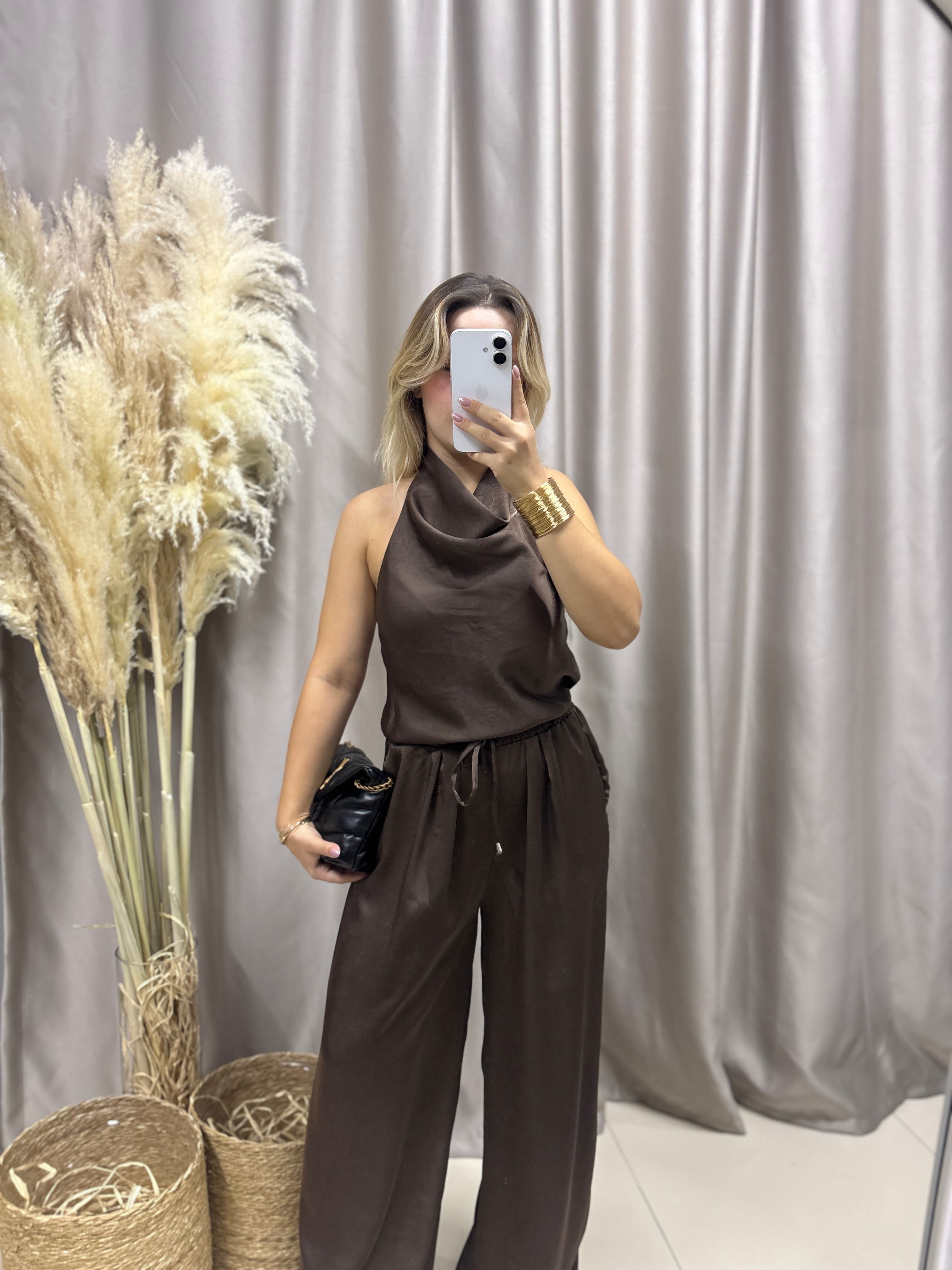 KAHVERENGİ BOYUNDAN BAĞLI SATEN BLUZ PANTOLON TAKIM