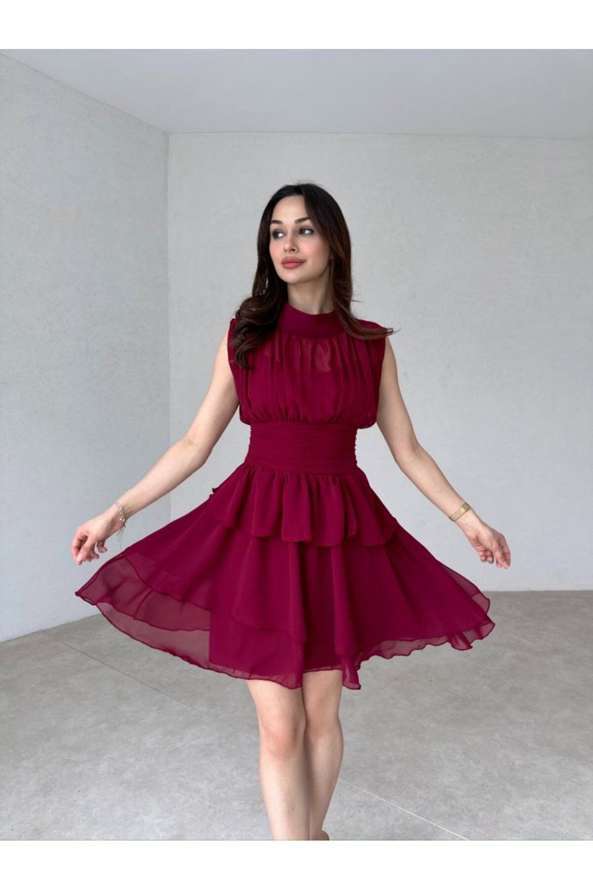 DİK YAKA SIFIR KOL SIRT DETAYLI ŞİFON ELBİSE