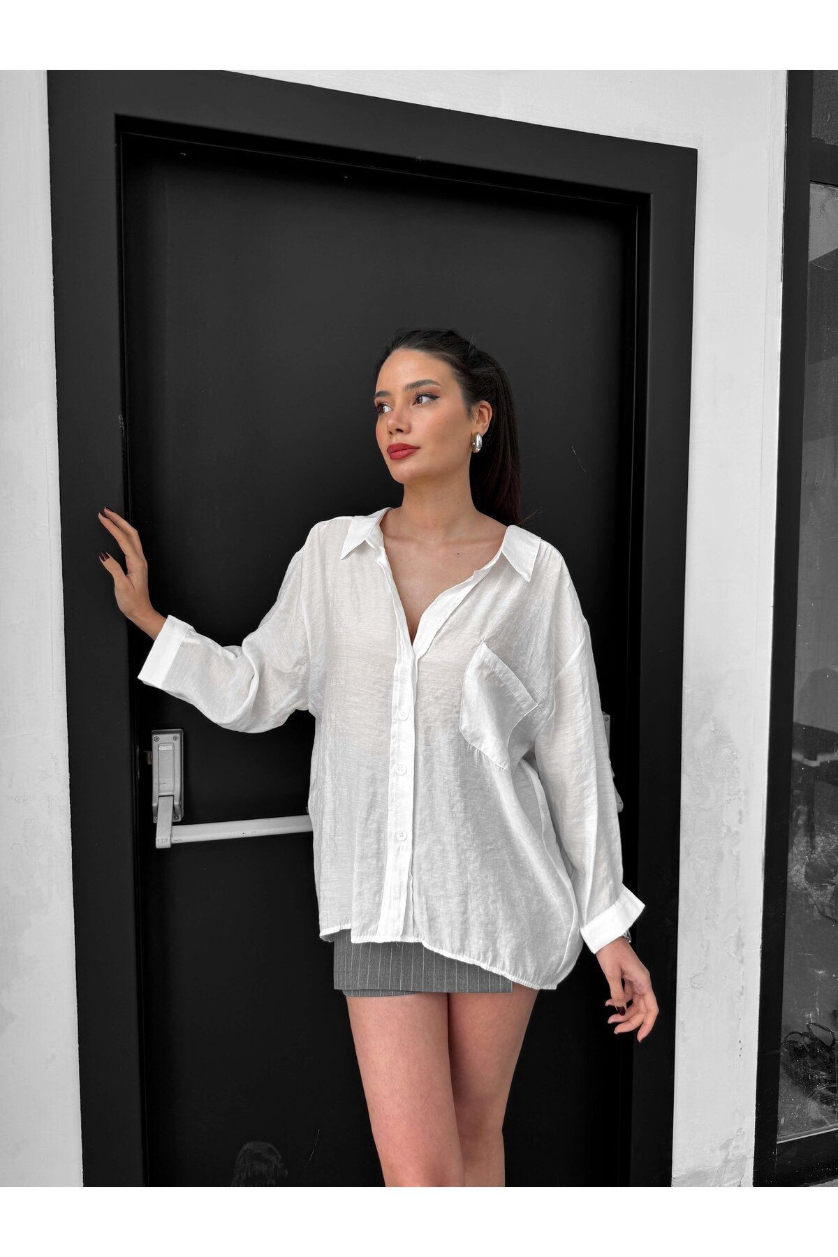 TEK CEPLİ STANDART BEDEN OVERSIZE DÜŞÜK OMUZ GÖMLEK