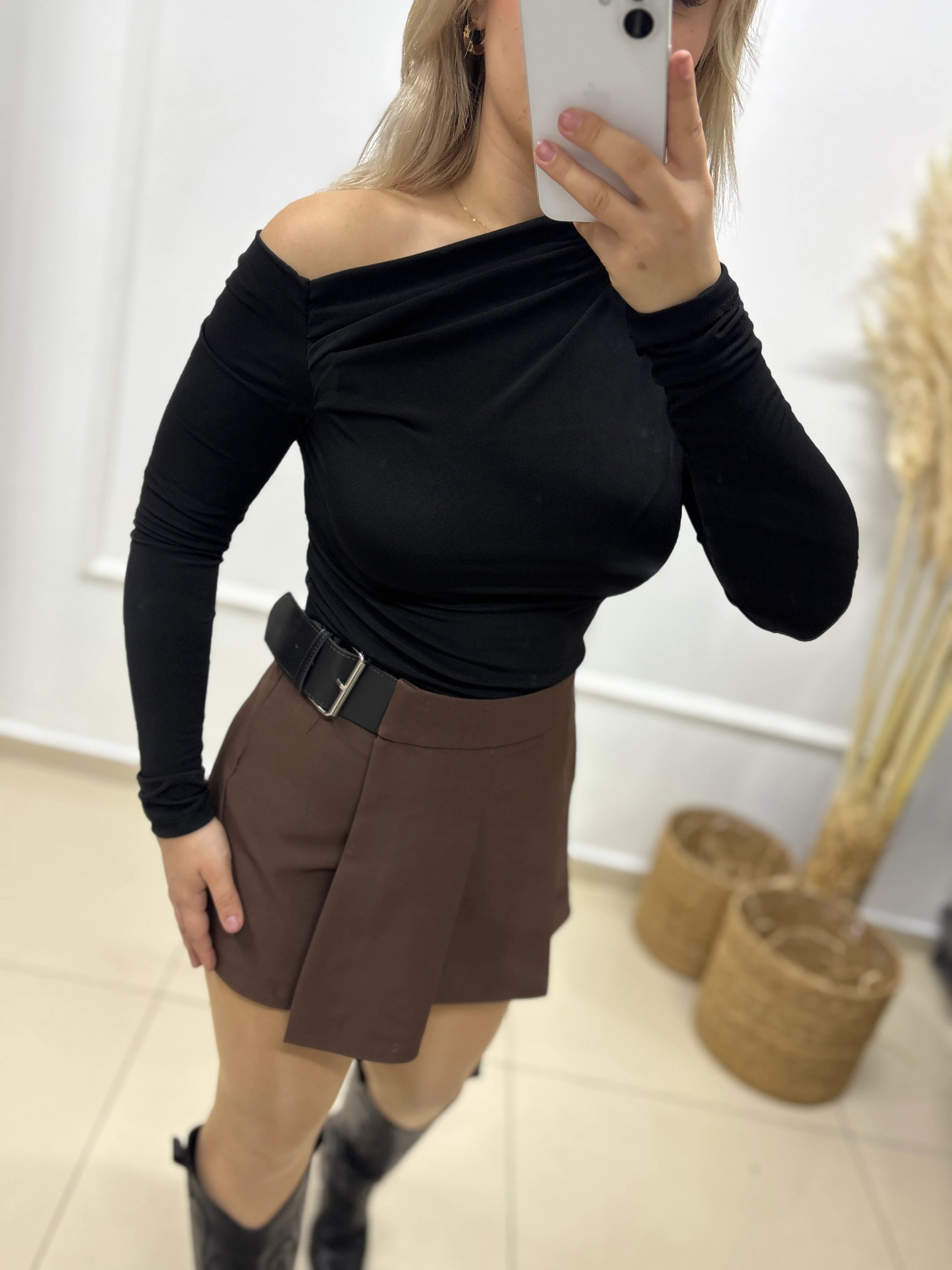 10060 SİYAH ASİMETRİK YAKA BLUZ