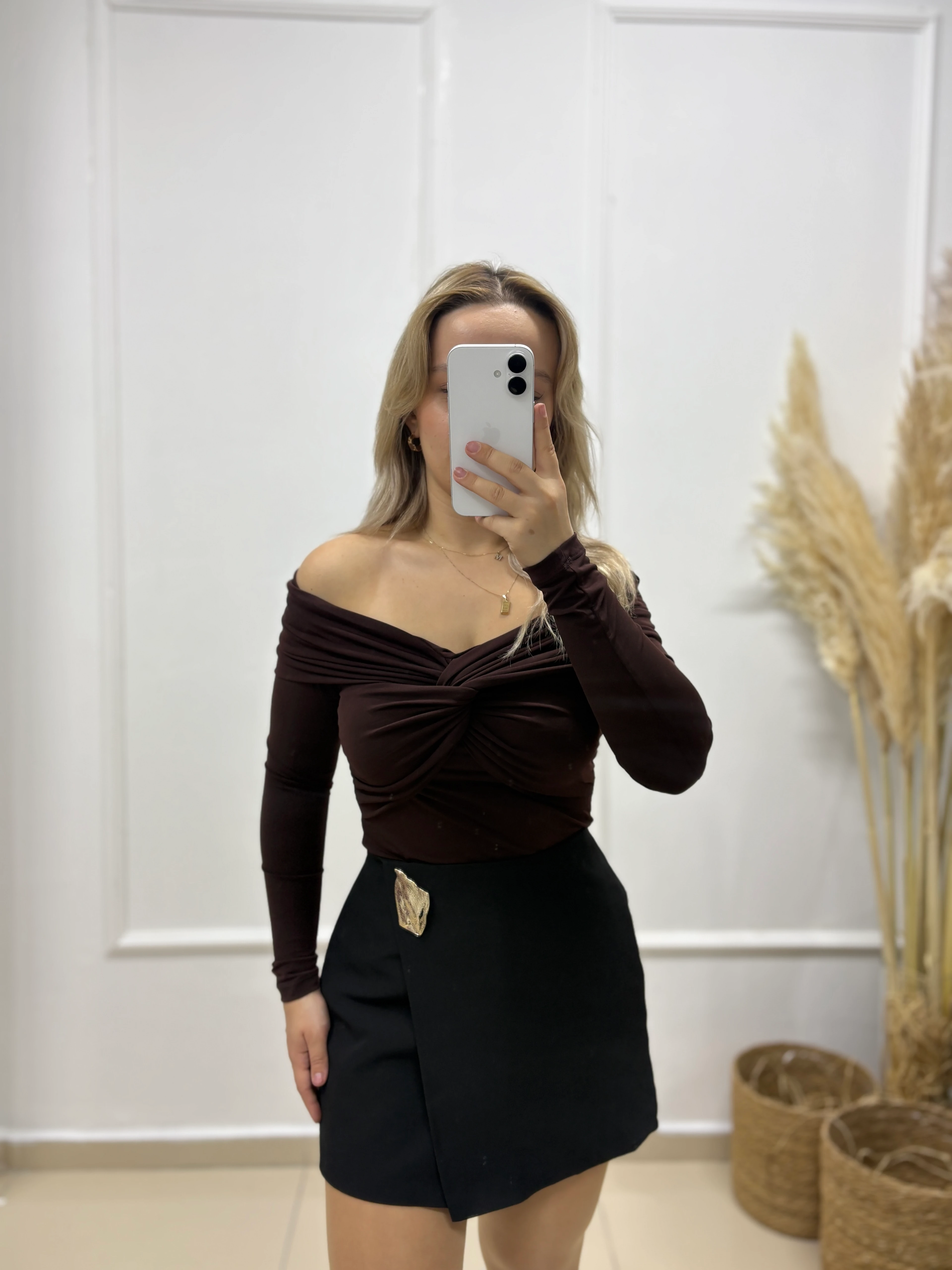 10125 MADONNA YAKA GÖĞÜS DETAYLI BLUZ