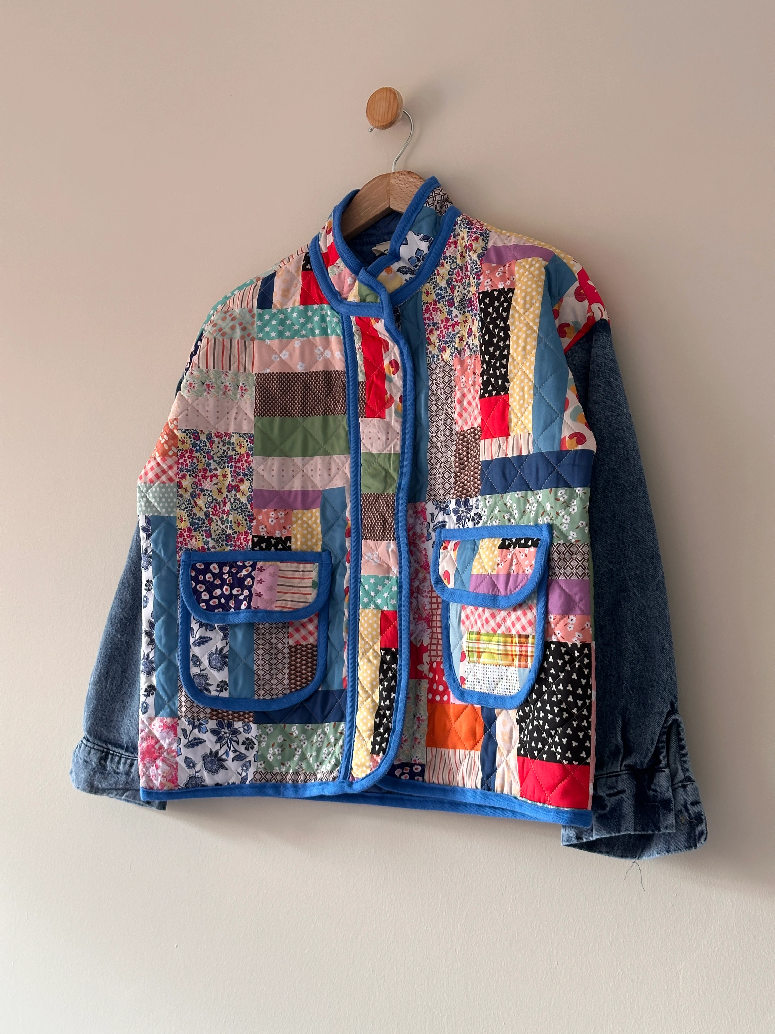 Kot Detaylı Desenli Kapitone Ceket