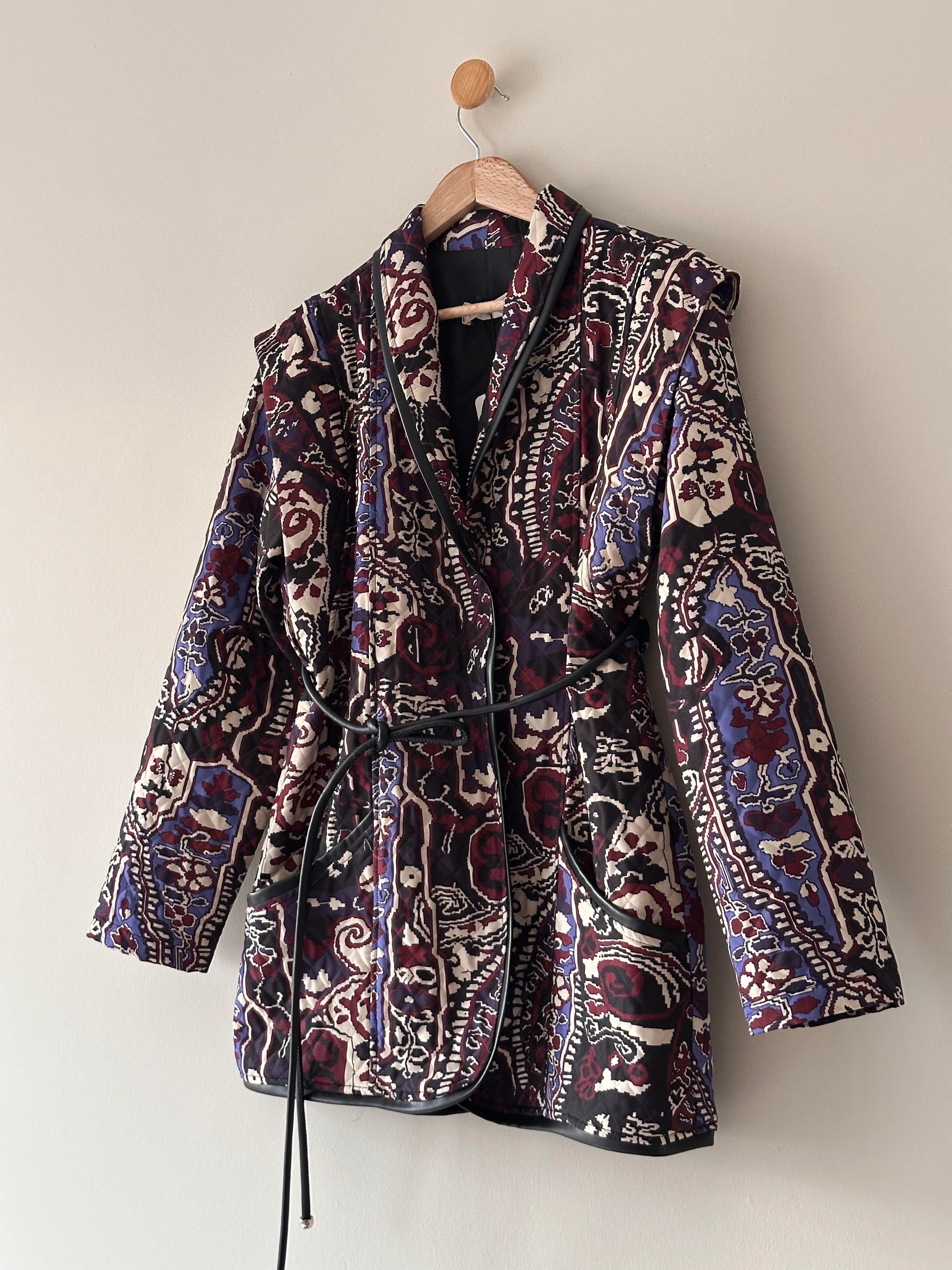 Renkli Desenli Deri Detaylı Kapitone Ceket