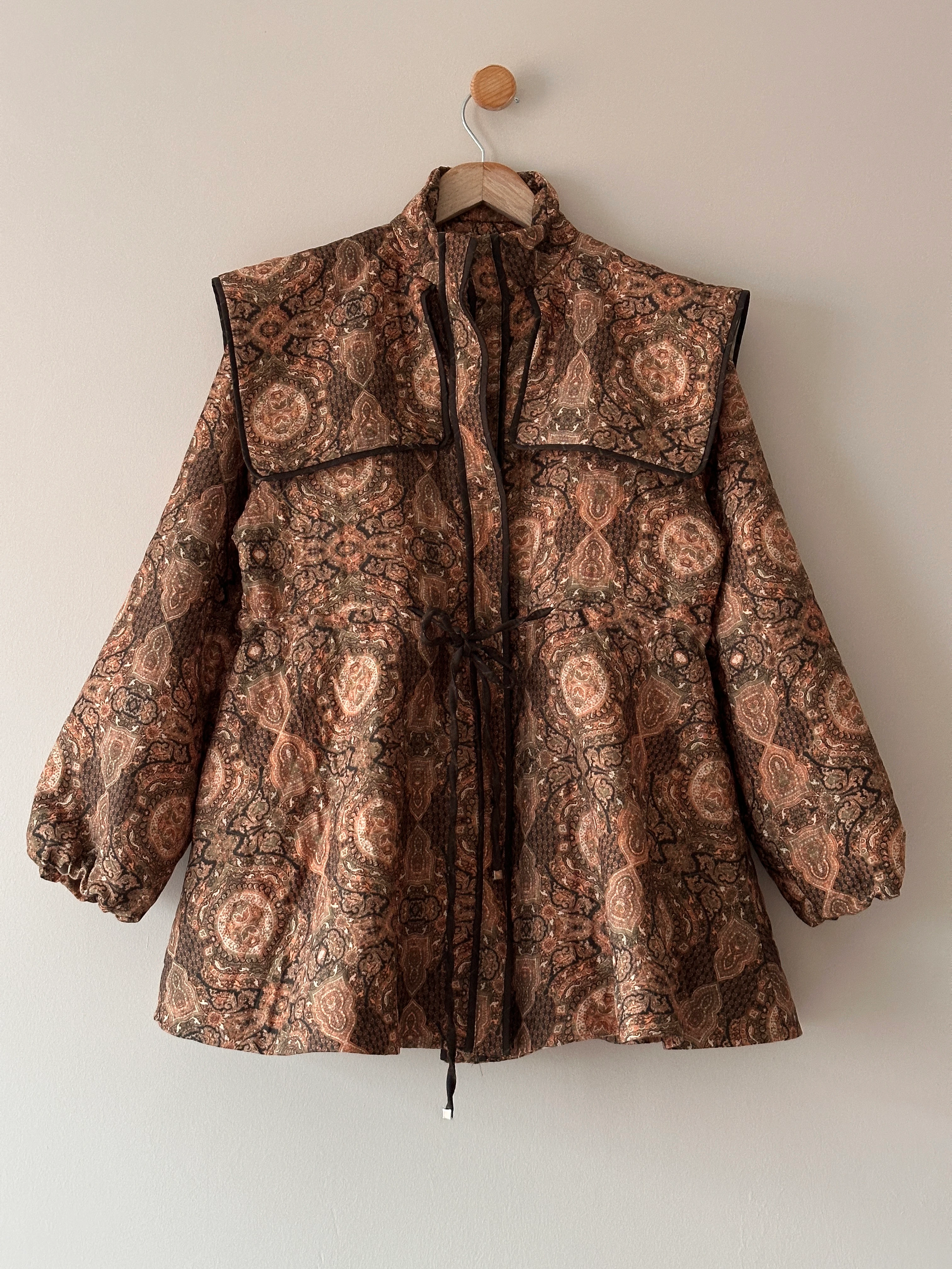 Pelerin Detaylı Beli Büzgülü Kapitone Ceket - Haki