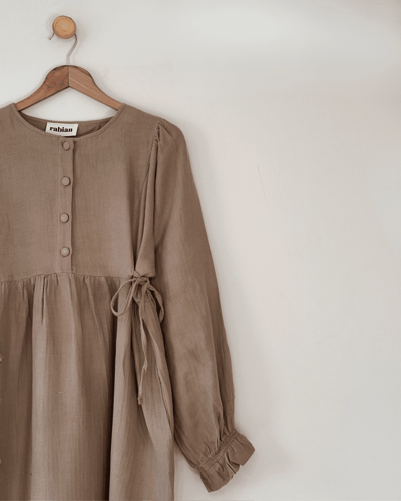 Belden Bağlamalı Müslin Oversize Elbise – Hafif ve Rahat Şıklık - Vizon