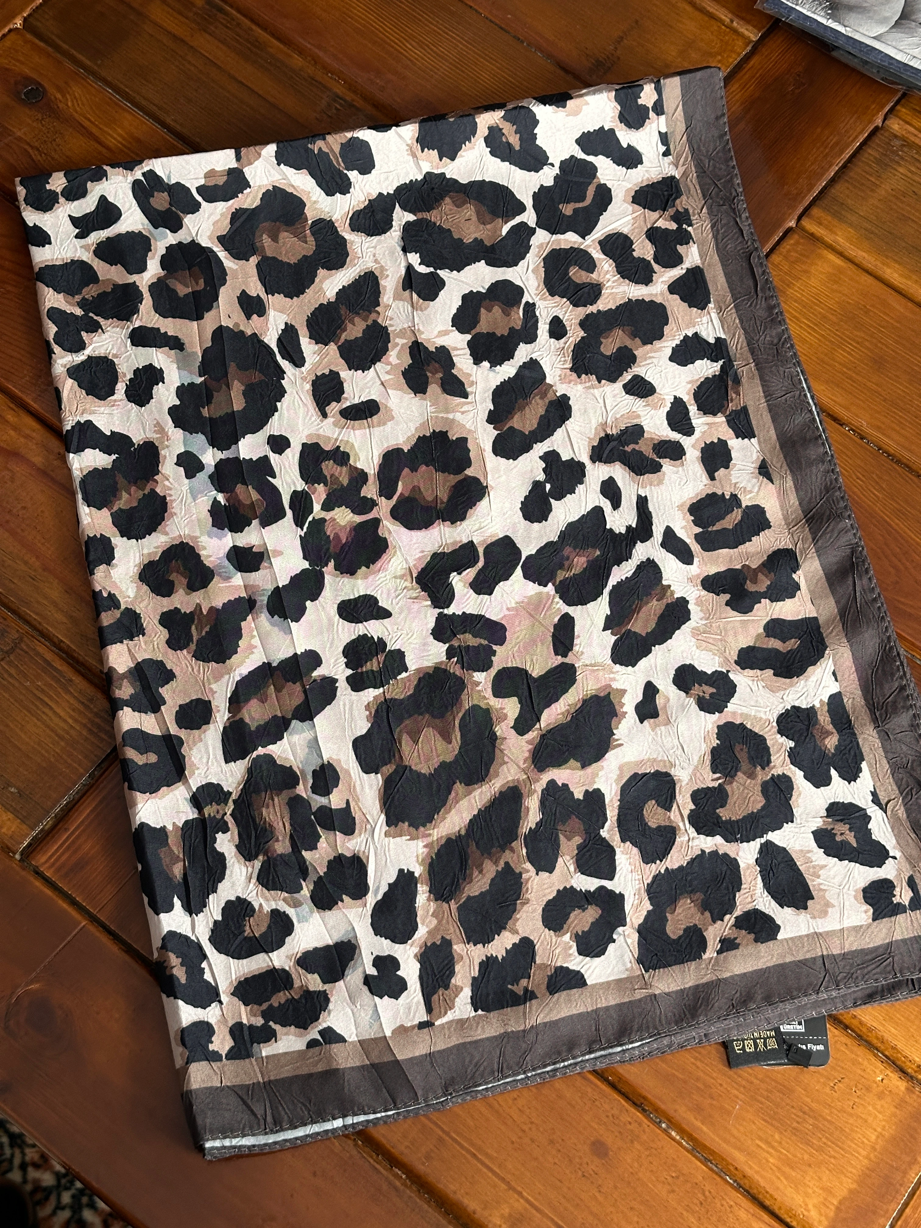 Leopar Desenli Bambu Kraş Şal
