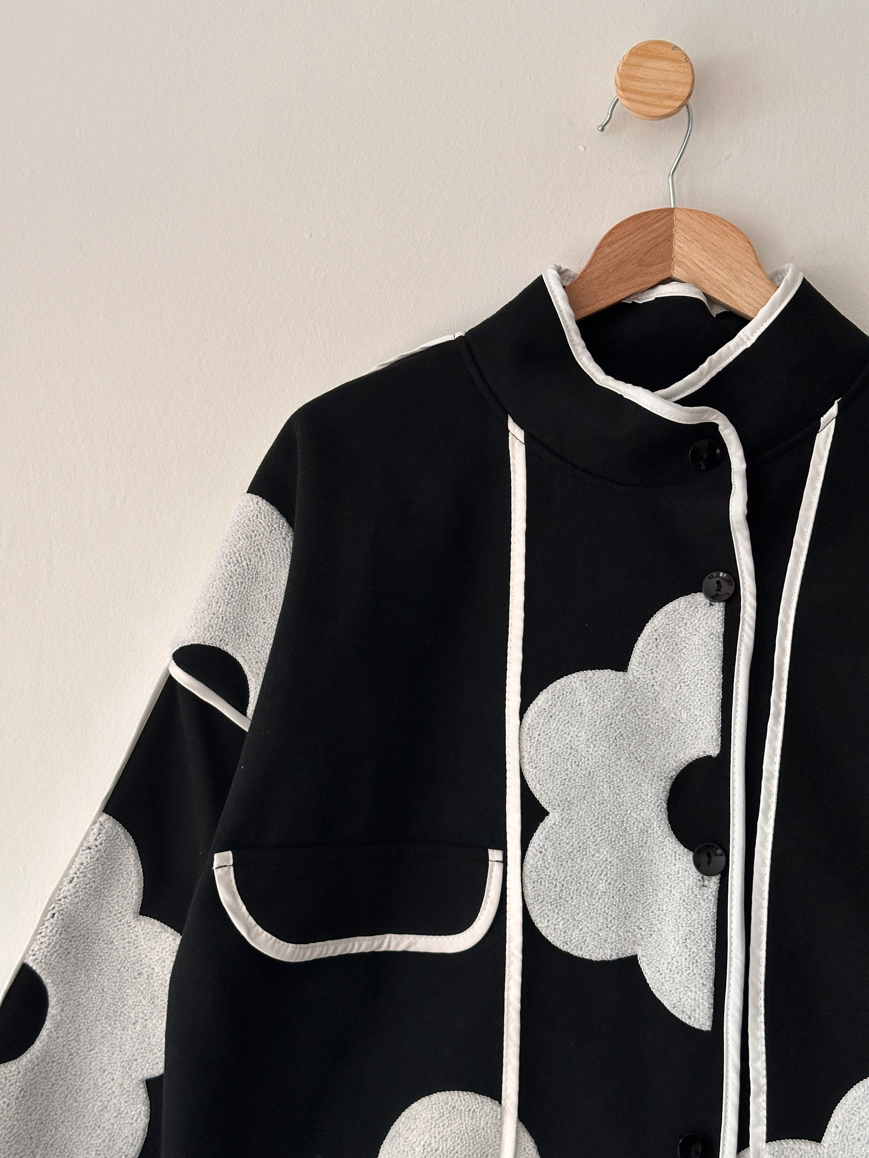 Papatya Desenli Kaşe Ceket