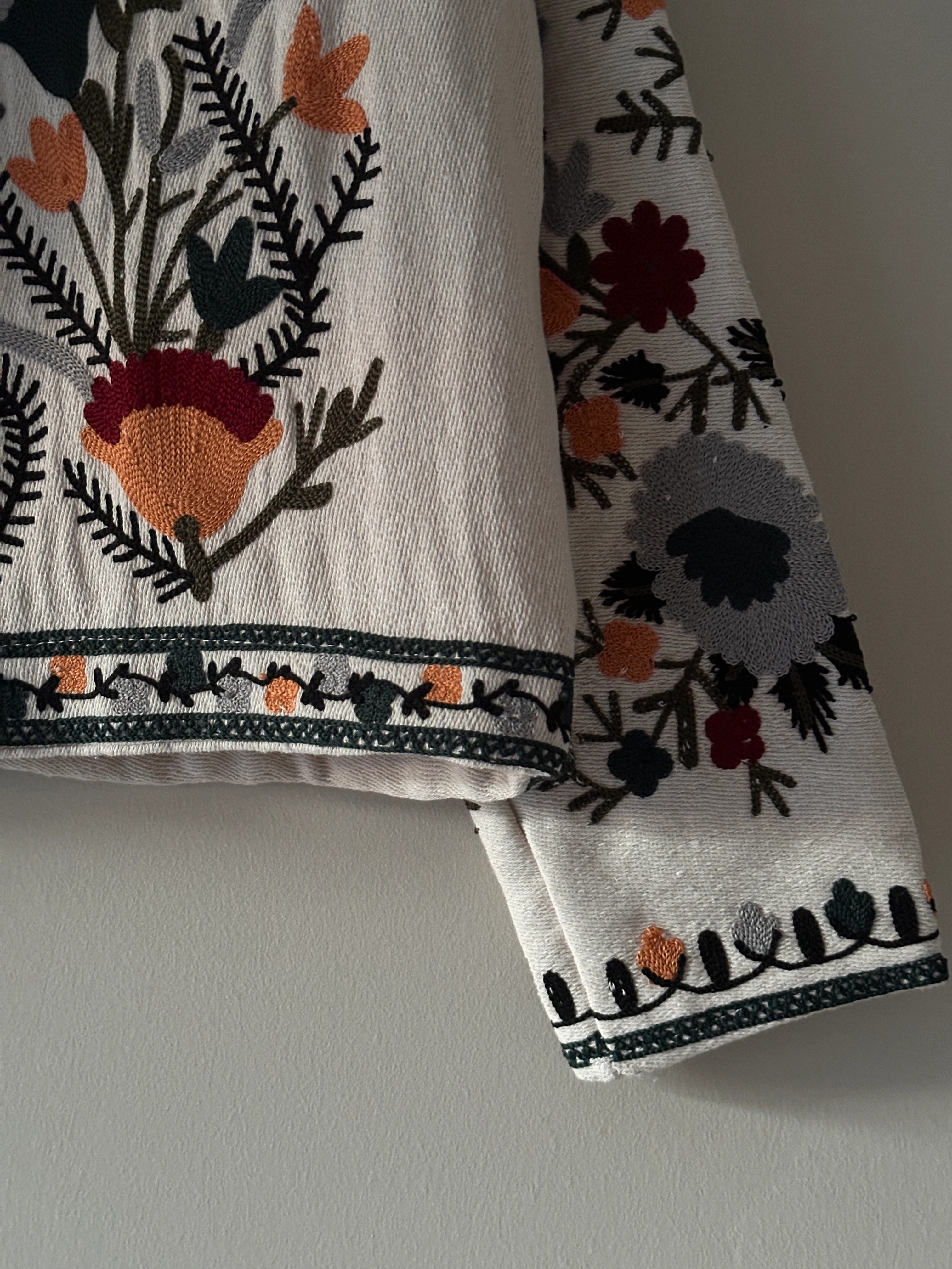 Karışık Çiçek Desenli Nakışlı Ceket