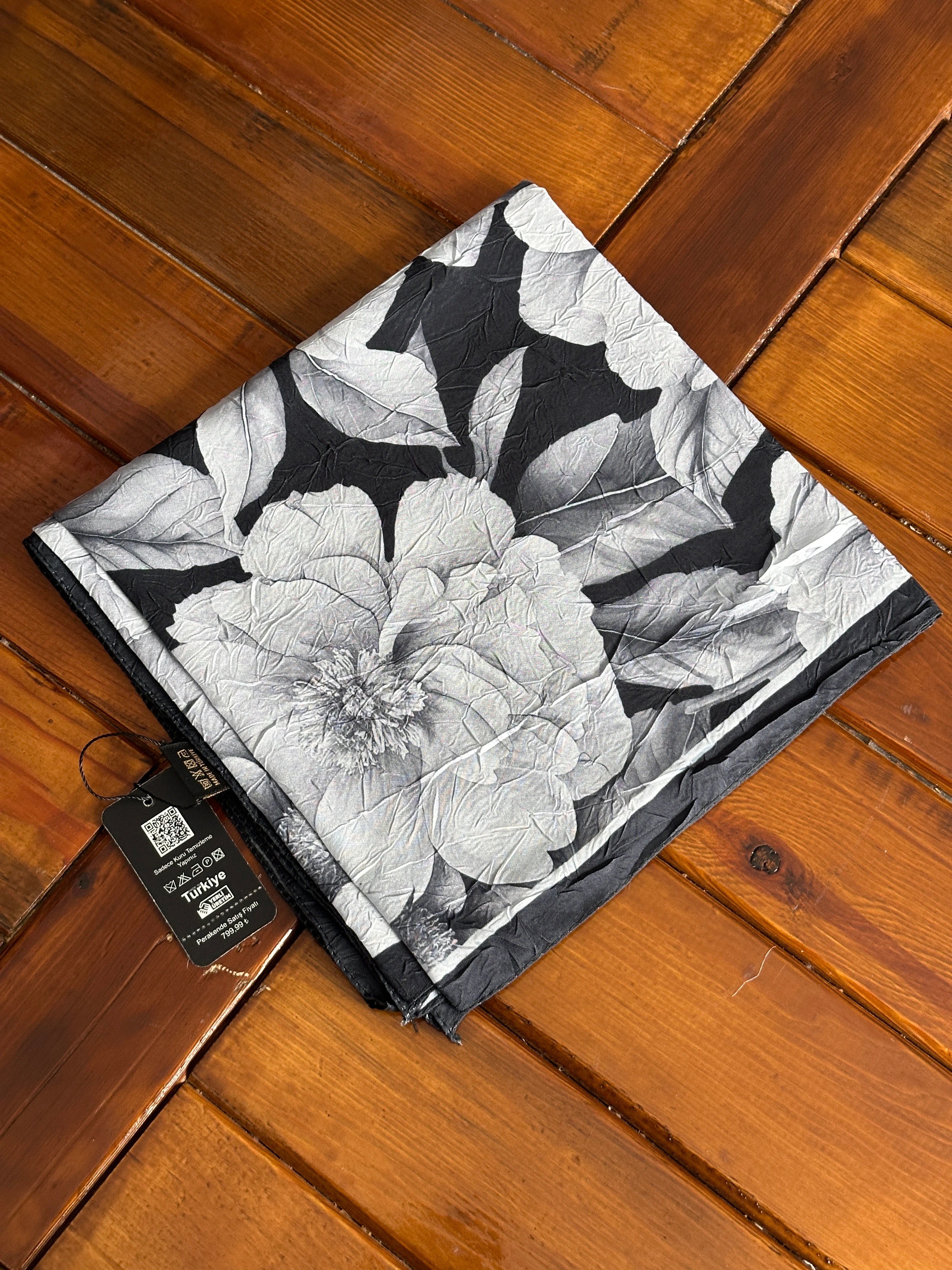 Gül Desenli Bambu Kraş Eşarp