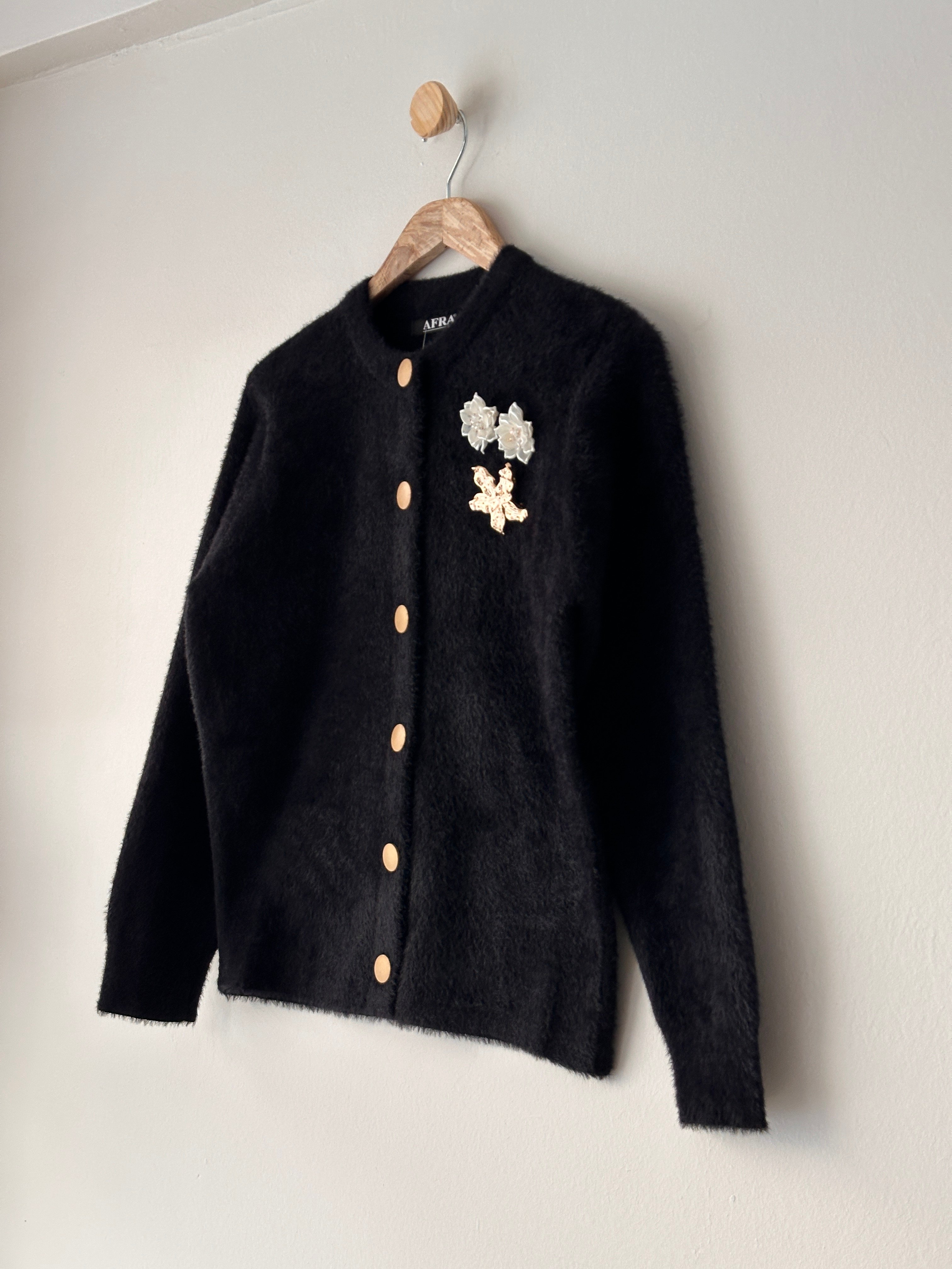 Broşlu Angora Hırka