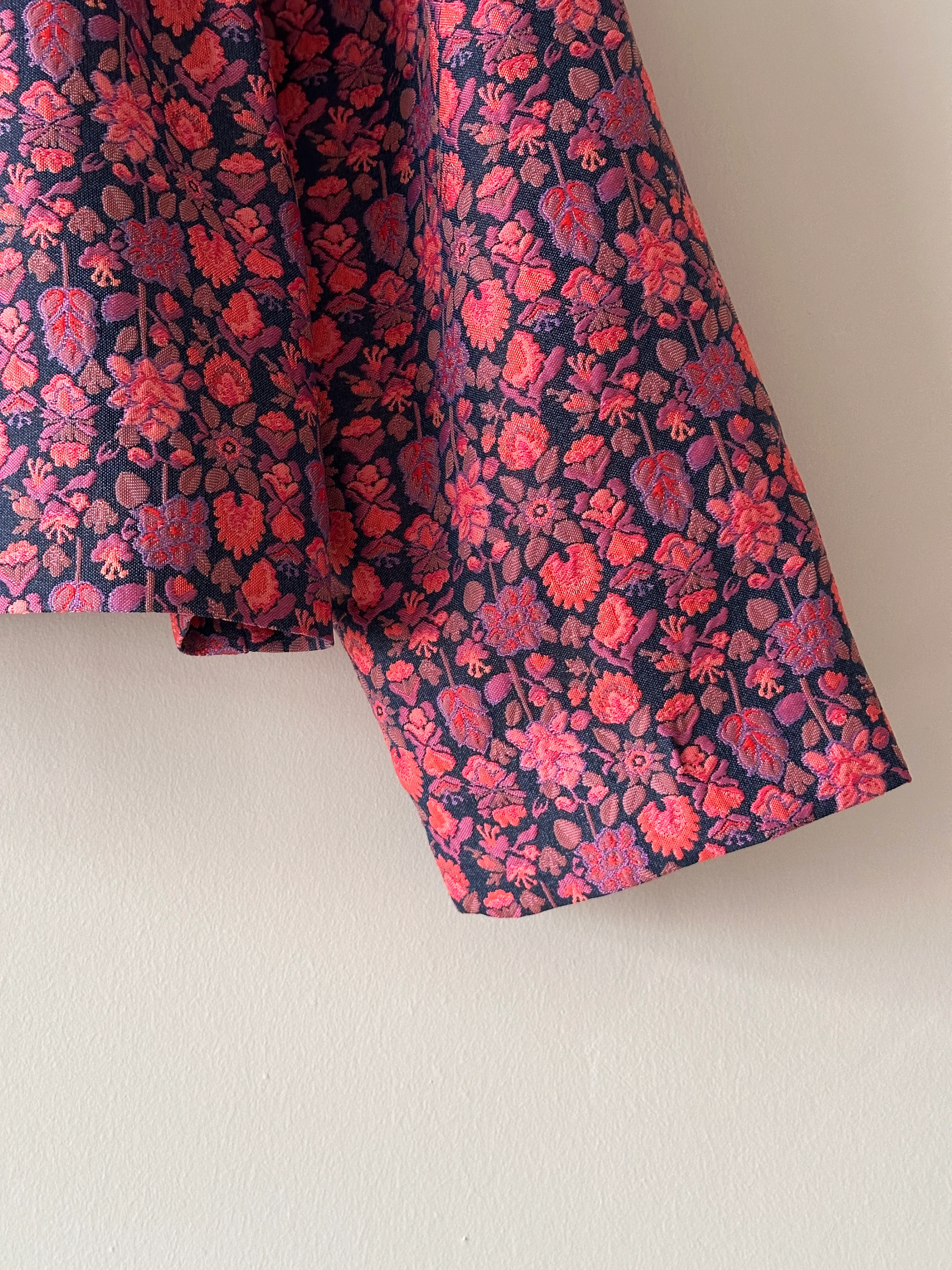 Fırfır Yakalı Çiçek Desenli Jakarlı Ceket