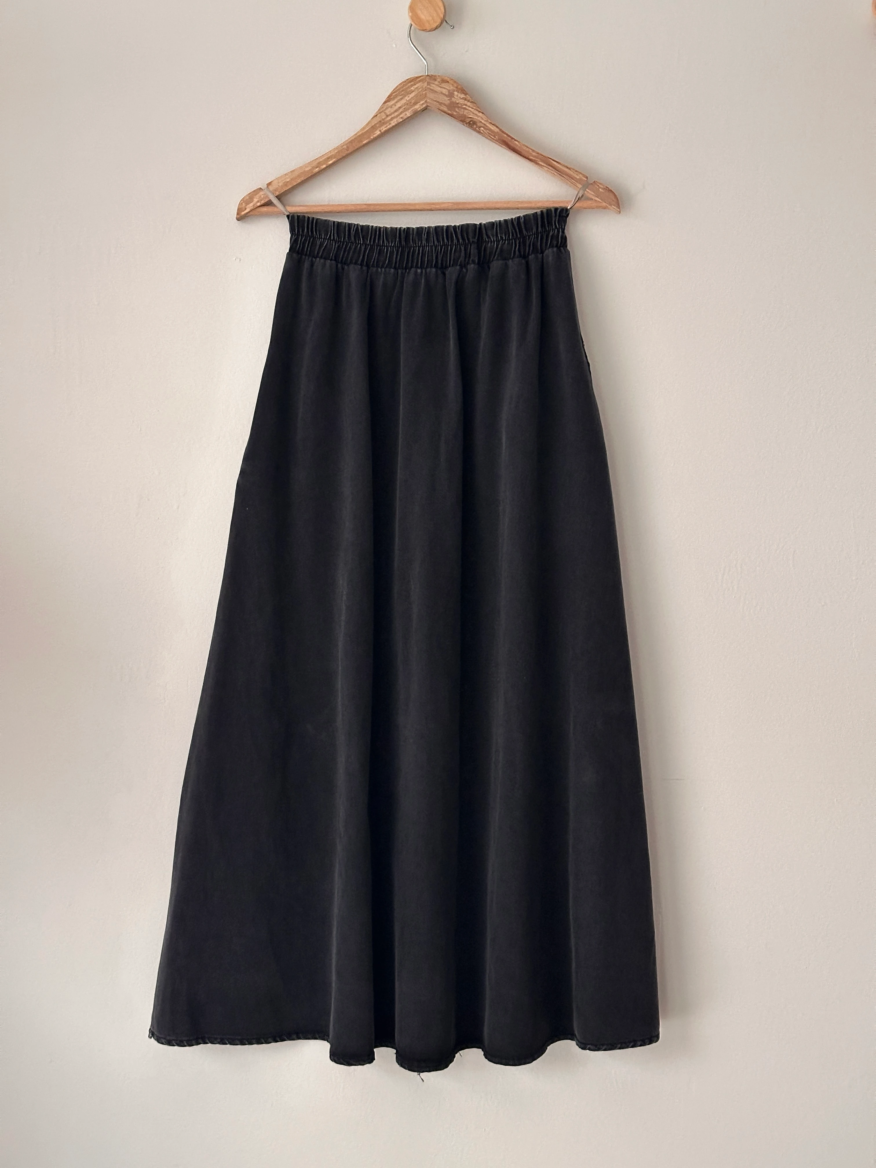 Yarım Kloş ve Cepli Kot Etek - Siyah