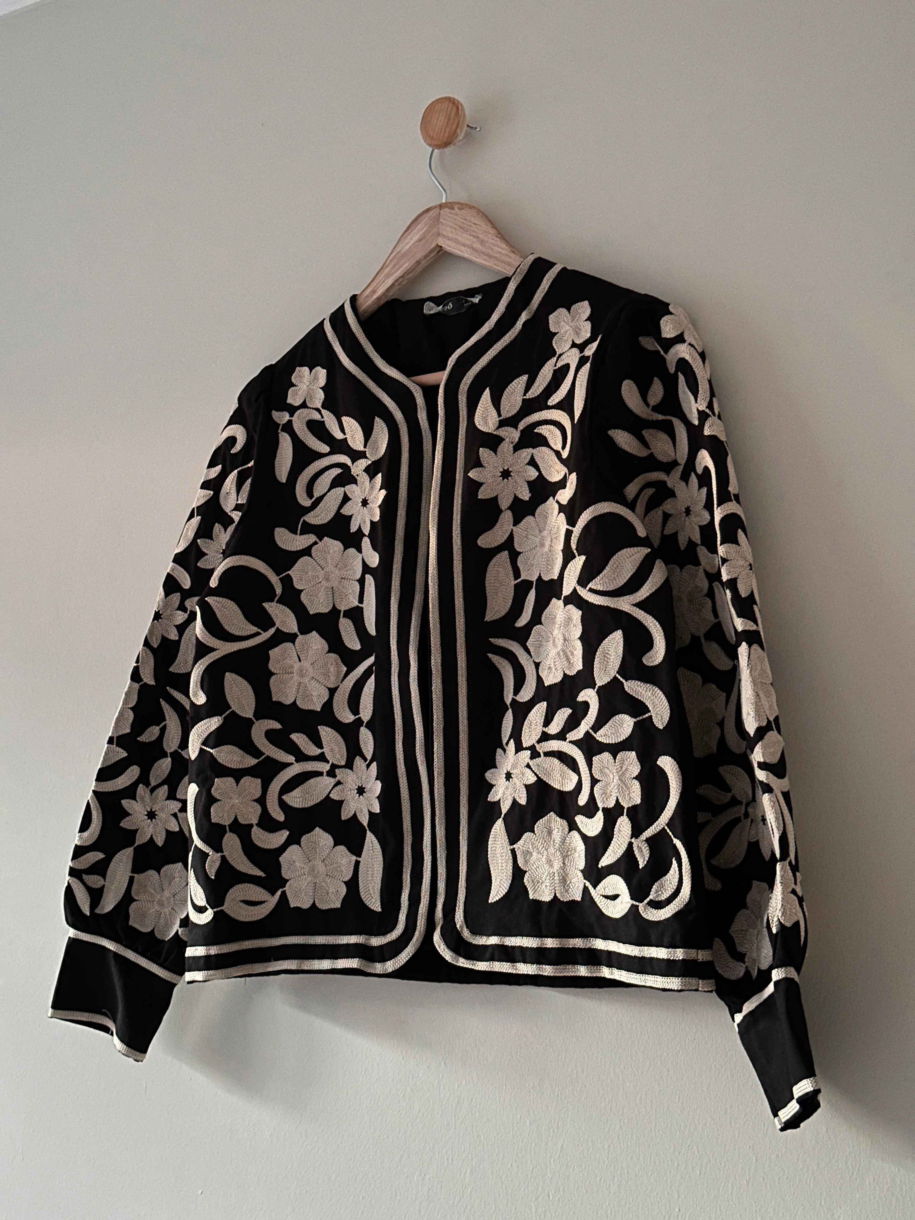 Yıldız ve Çiçek Desenli Nakışlı Ceket