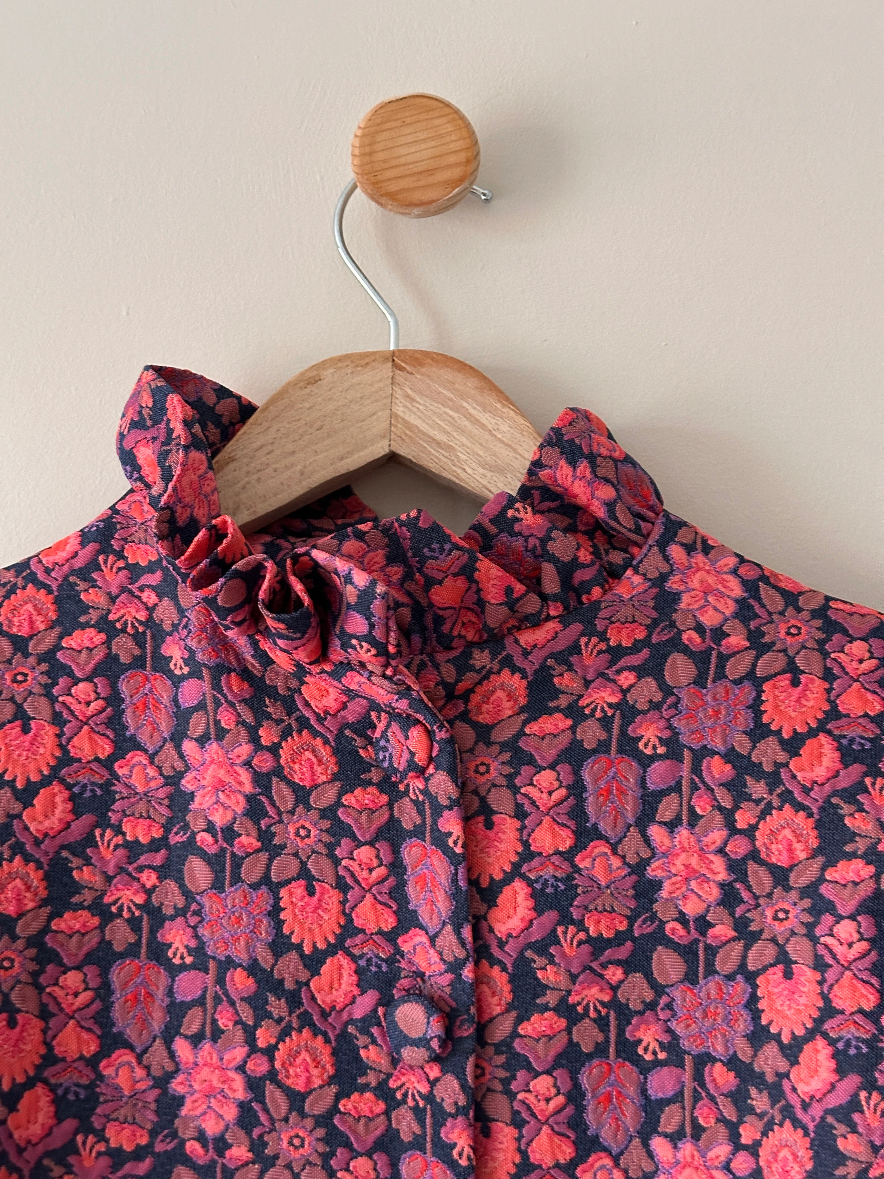 Fırfır Yakalı Çiçek Desenli Jakarlı Ceket