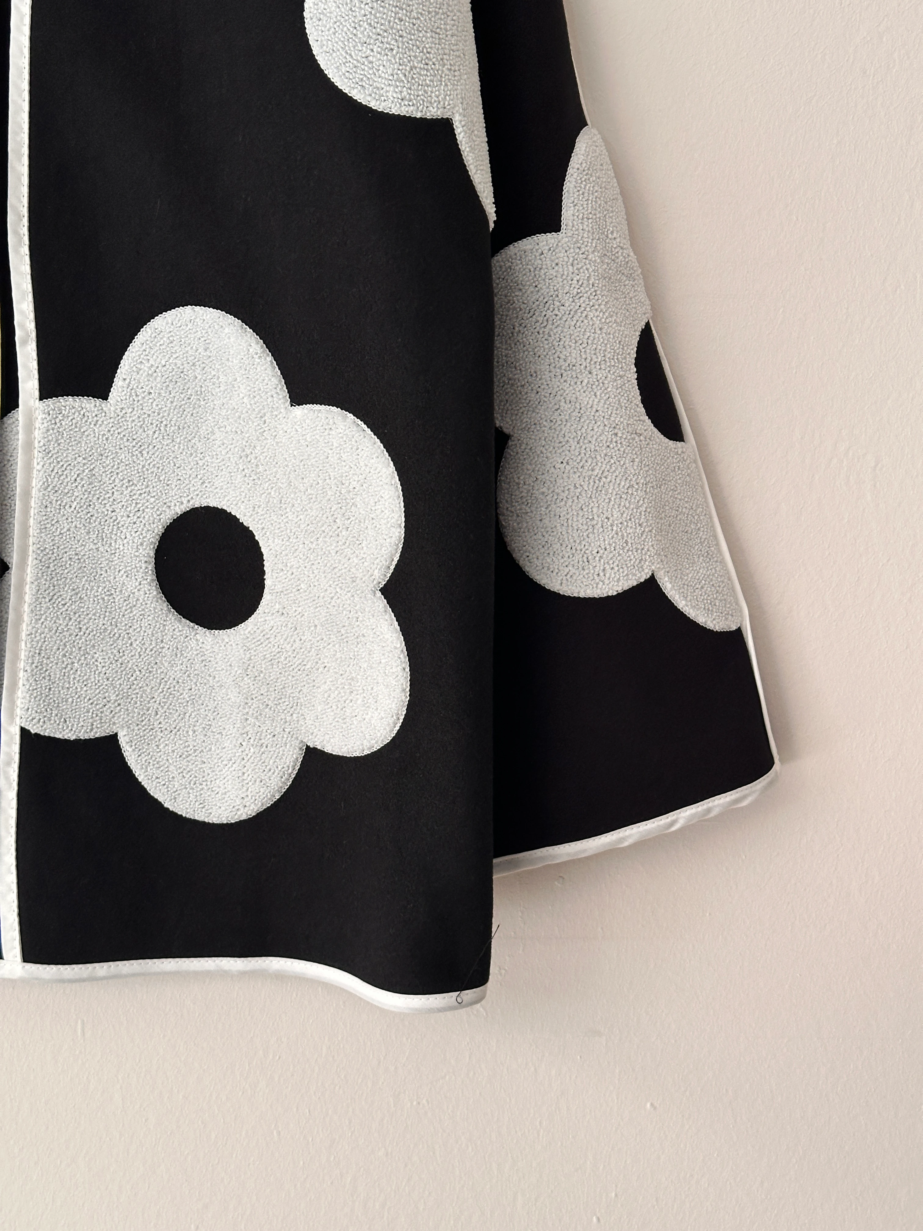 Papatya Desenli Kaşe Ceket