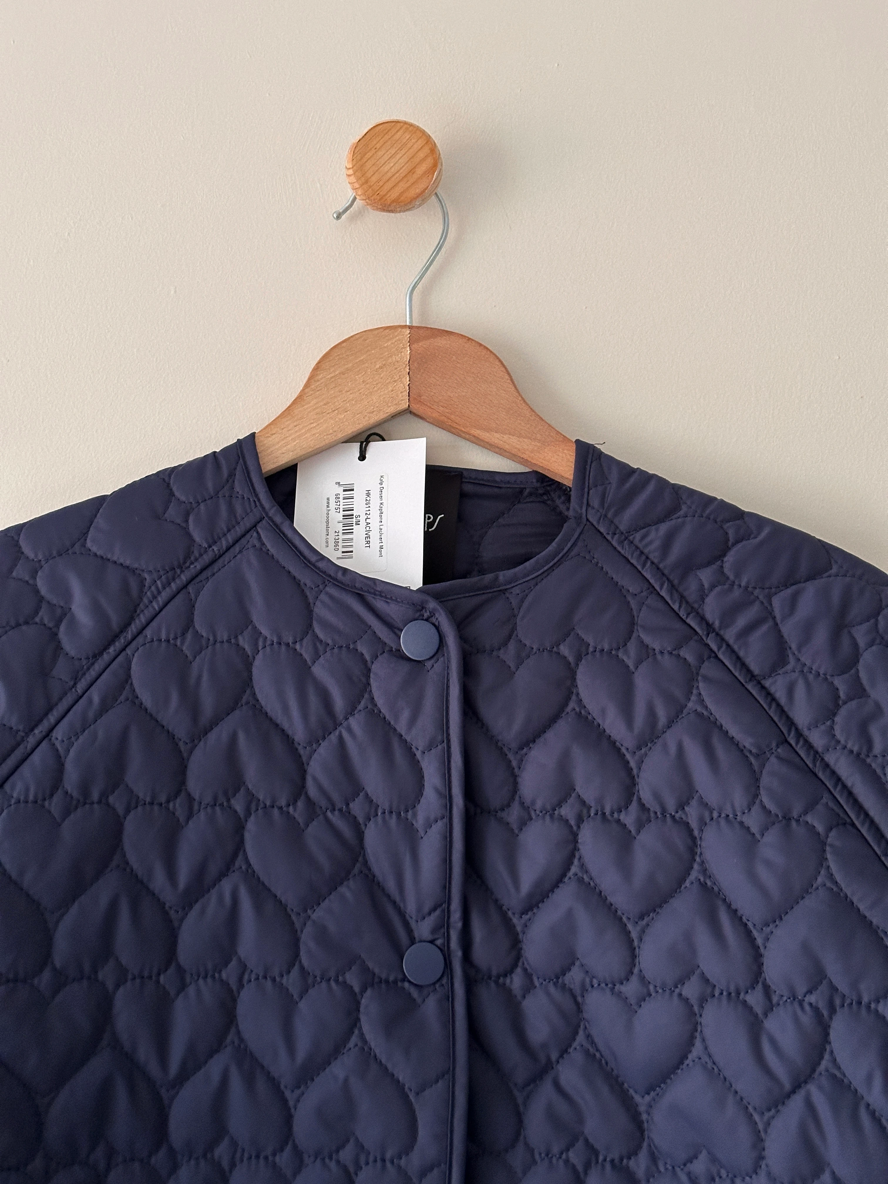 Kalp Detaylı Kapitone Ceket