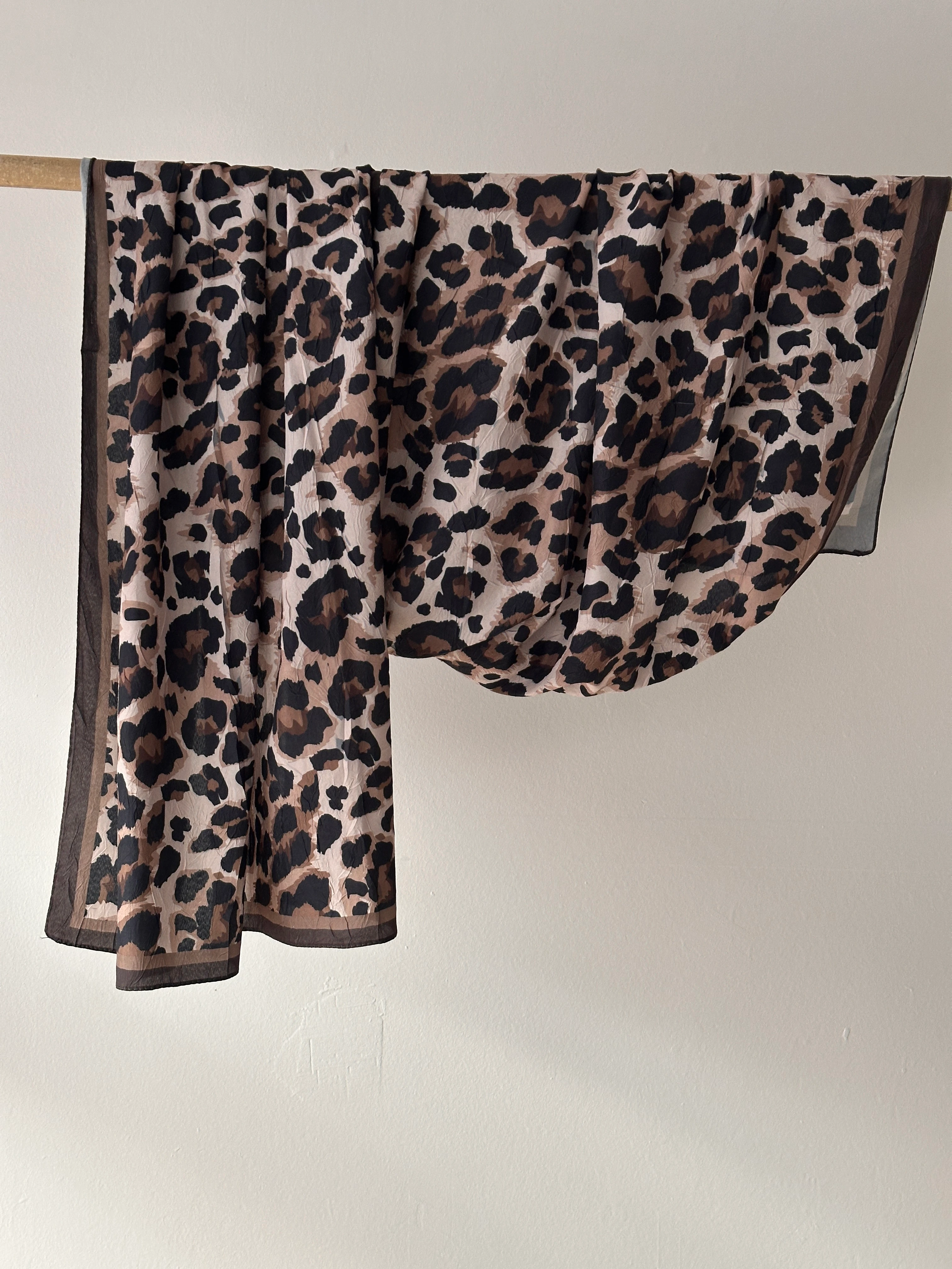 Leopar Desenli Bambu Kraş Şal - Kahve