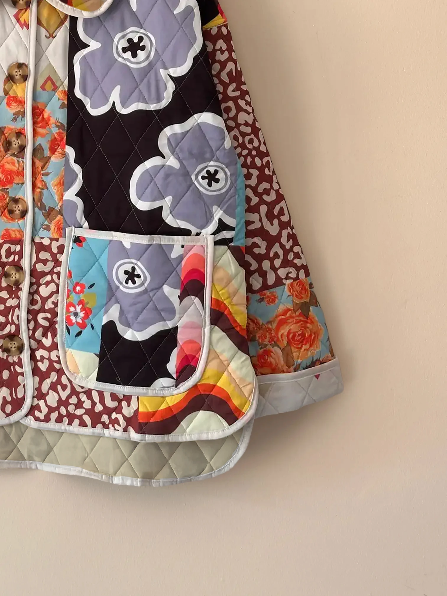 Yakalı ve Desenli Kapitone Ceket