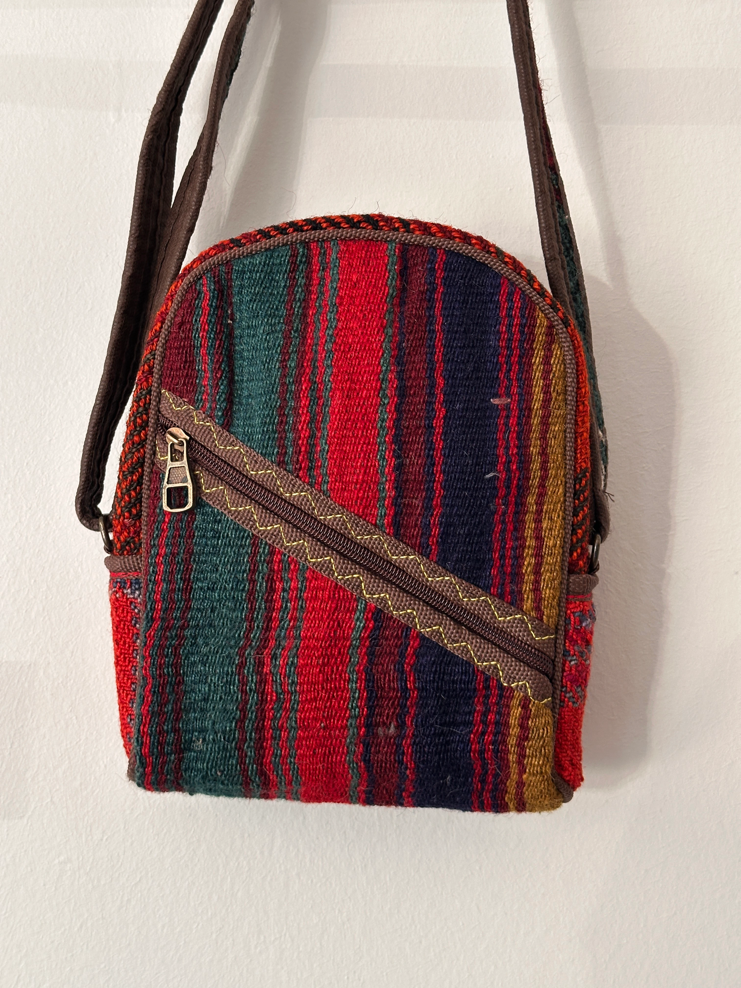 Postacı Kilim Desenli Çanta