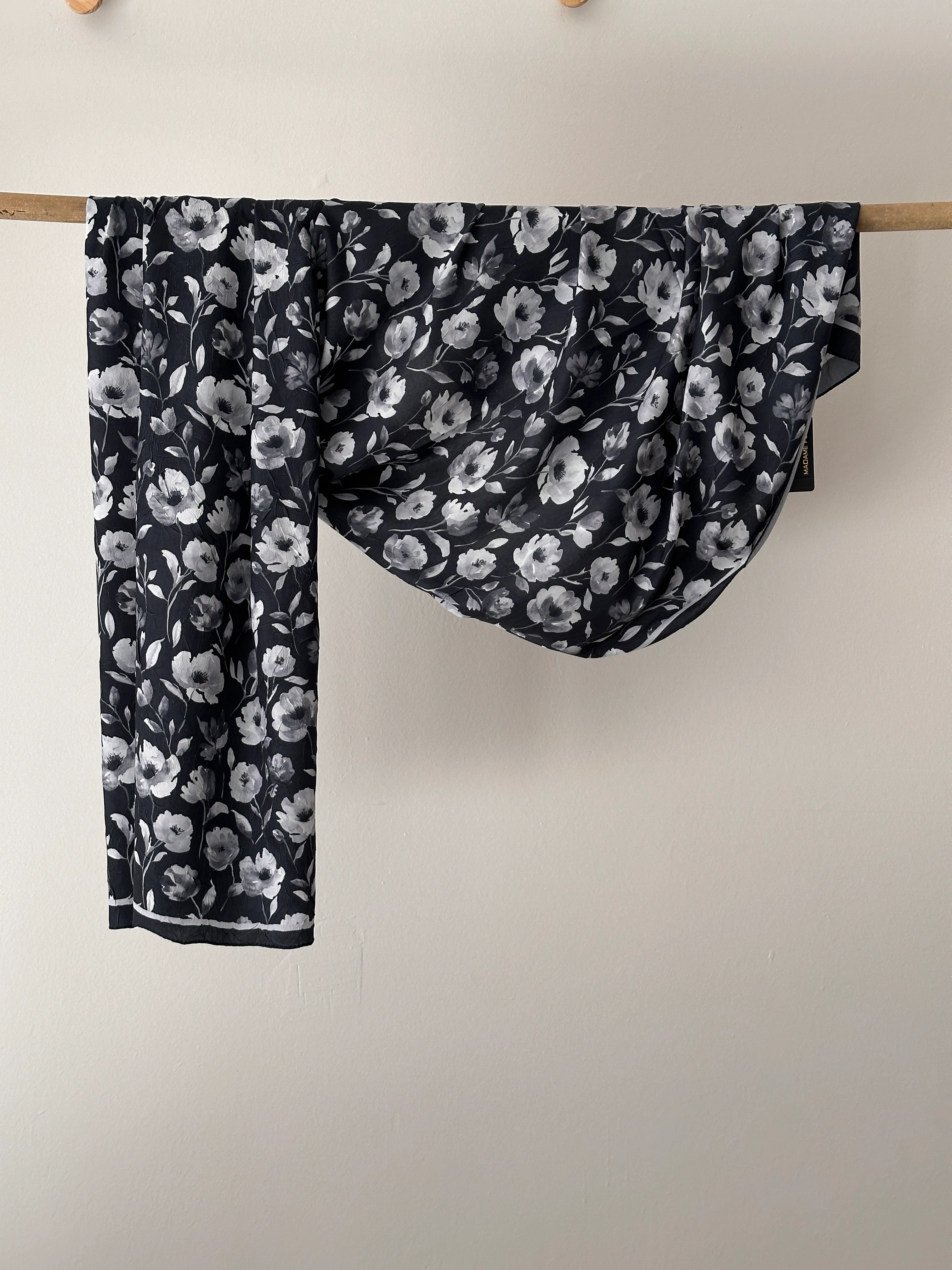 Çiçek Desenli Bambu Kraş Şal - Siyah