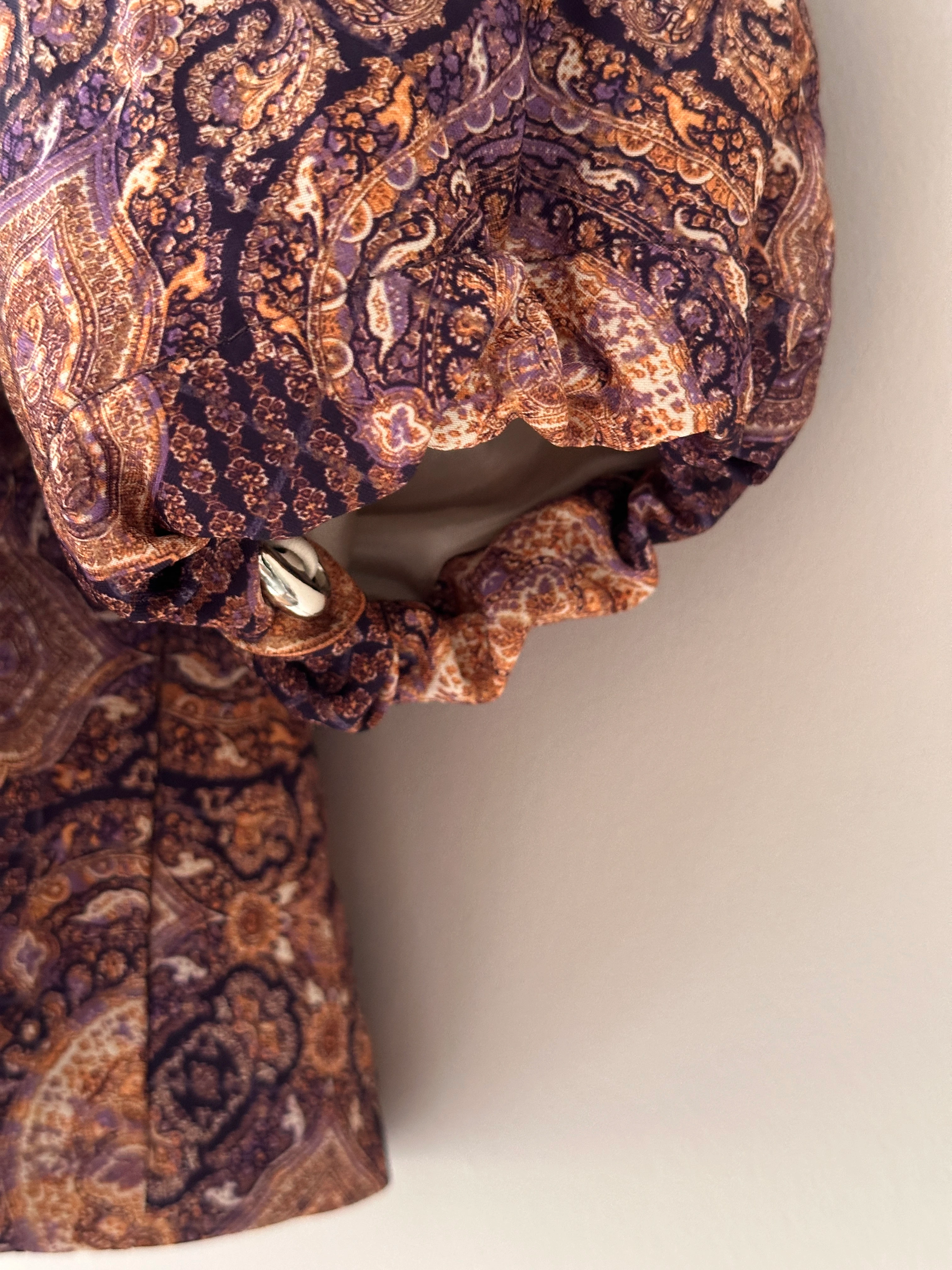 Pelerin Detaylı Beli Büzgülü Kapitone Ceket