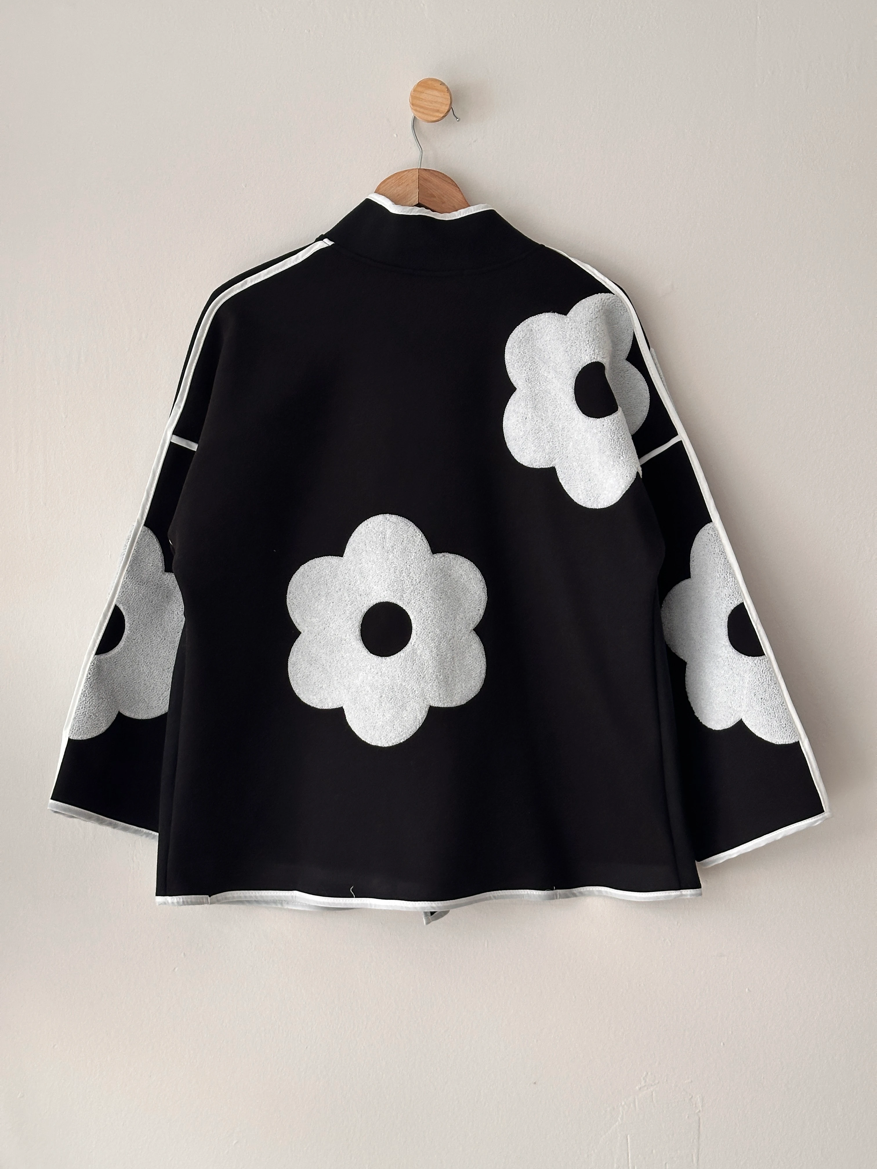 Papatya Desenli Kaşe Ceket