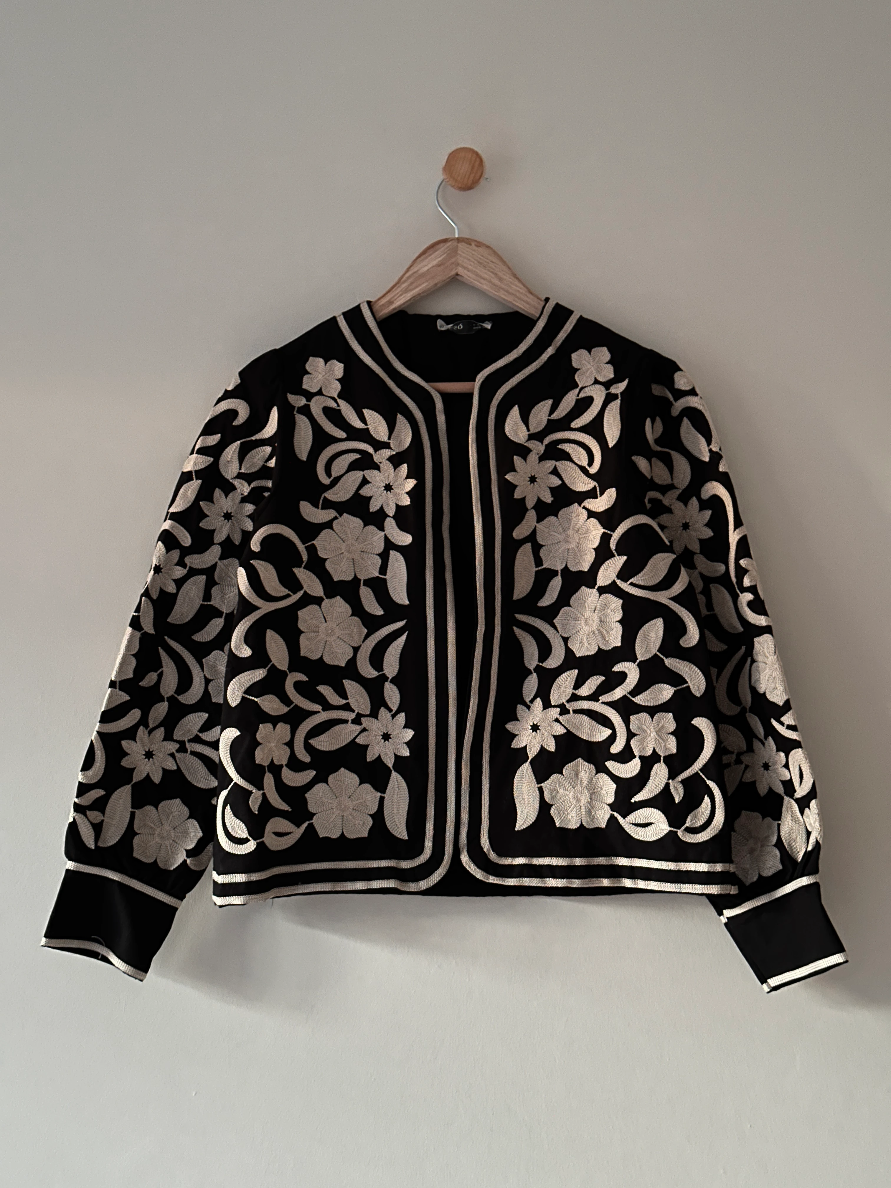 Yıldız ve Çiçek Desenli Nakışlı Ceket