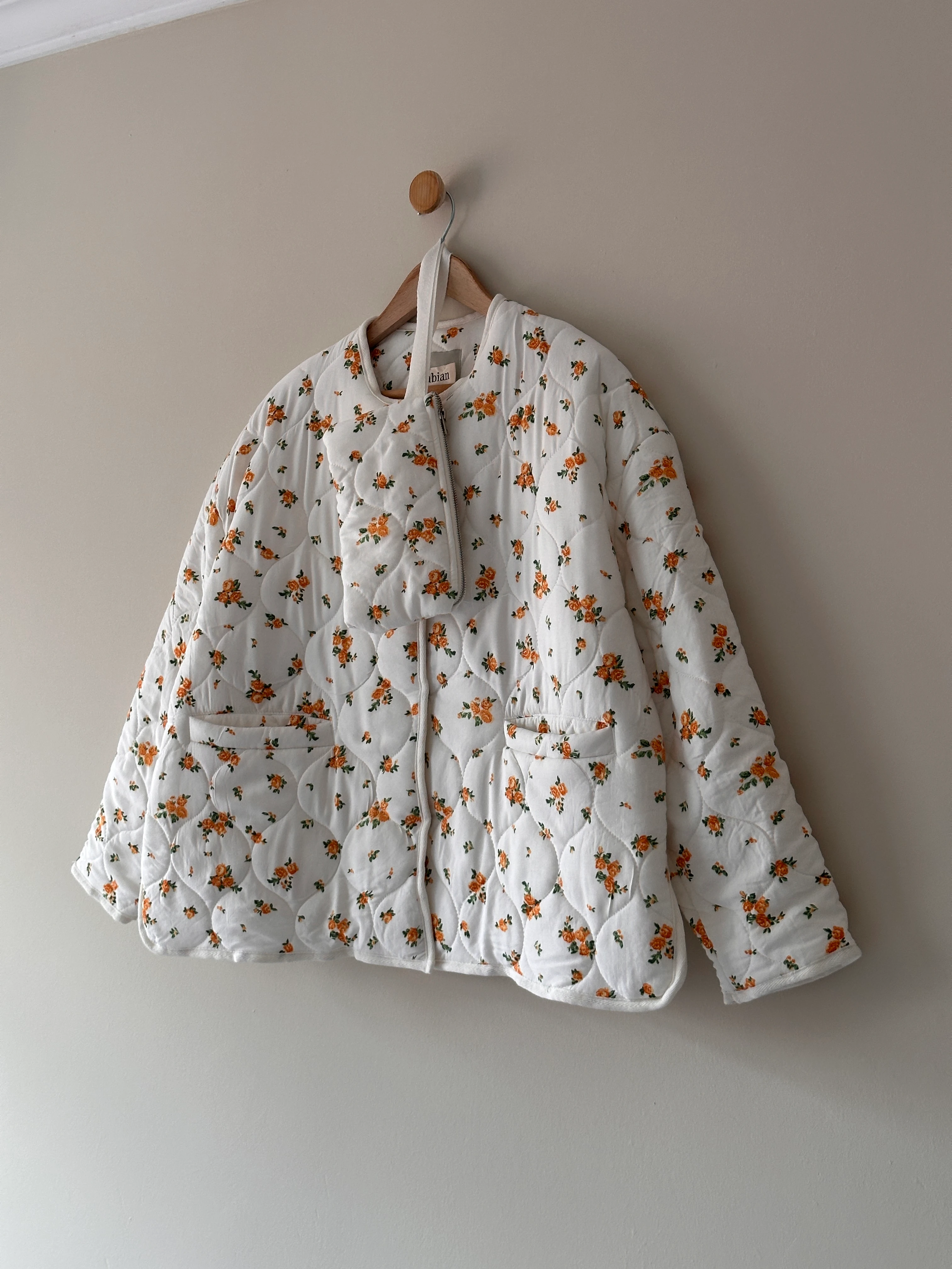 Çiçek Desenli Kapitone Mont - Çanta Hediyeli 